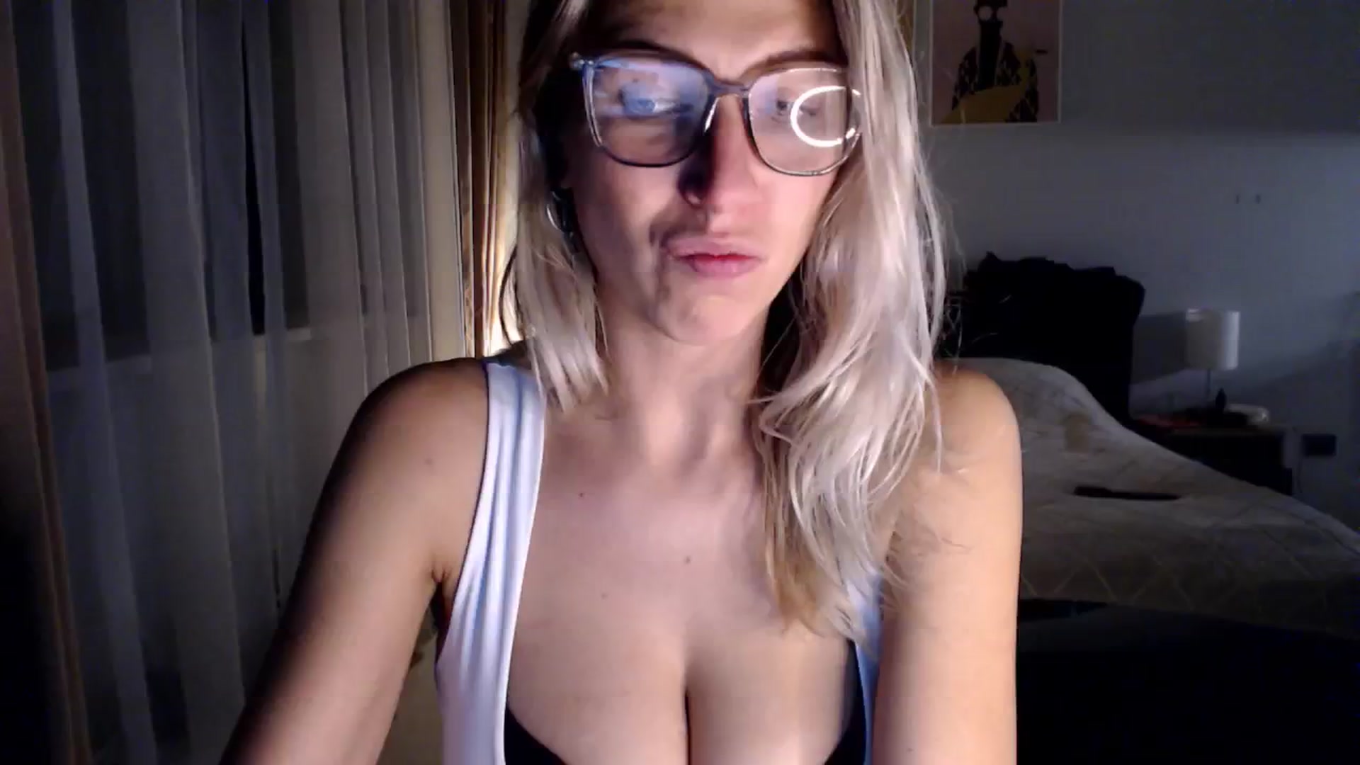 Gallery image thumbnail from VivicaCoke's myfreecams stream on, 12/26/2024, 18:08 image 16 of 20