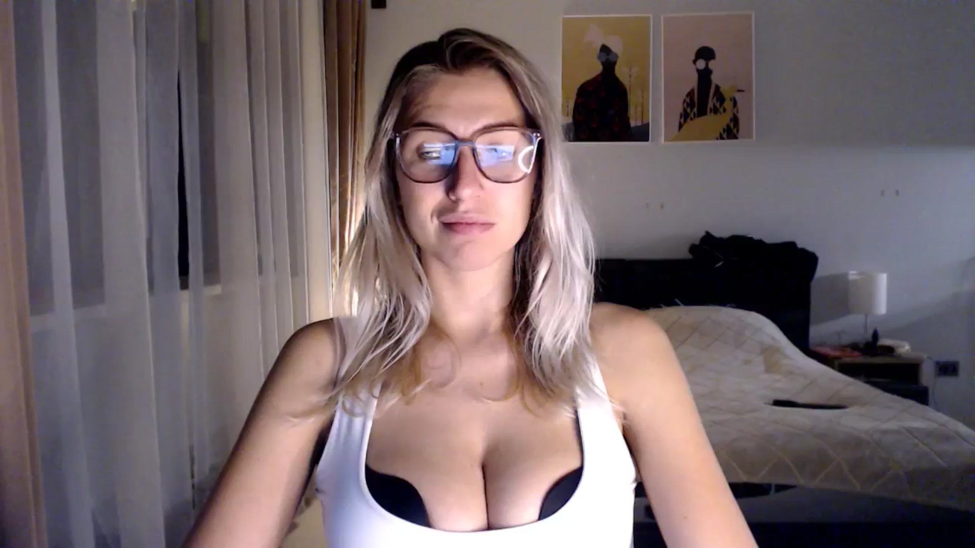 Gallery image thumbnail from VivicaCoke's myfreecams stream on, 12/26/2024, 18:08 image 8 of 20