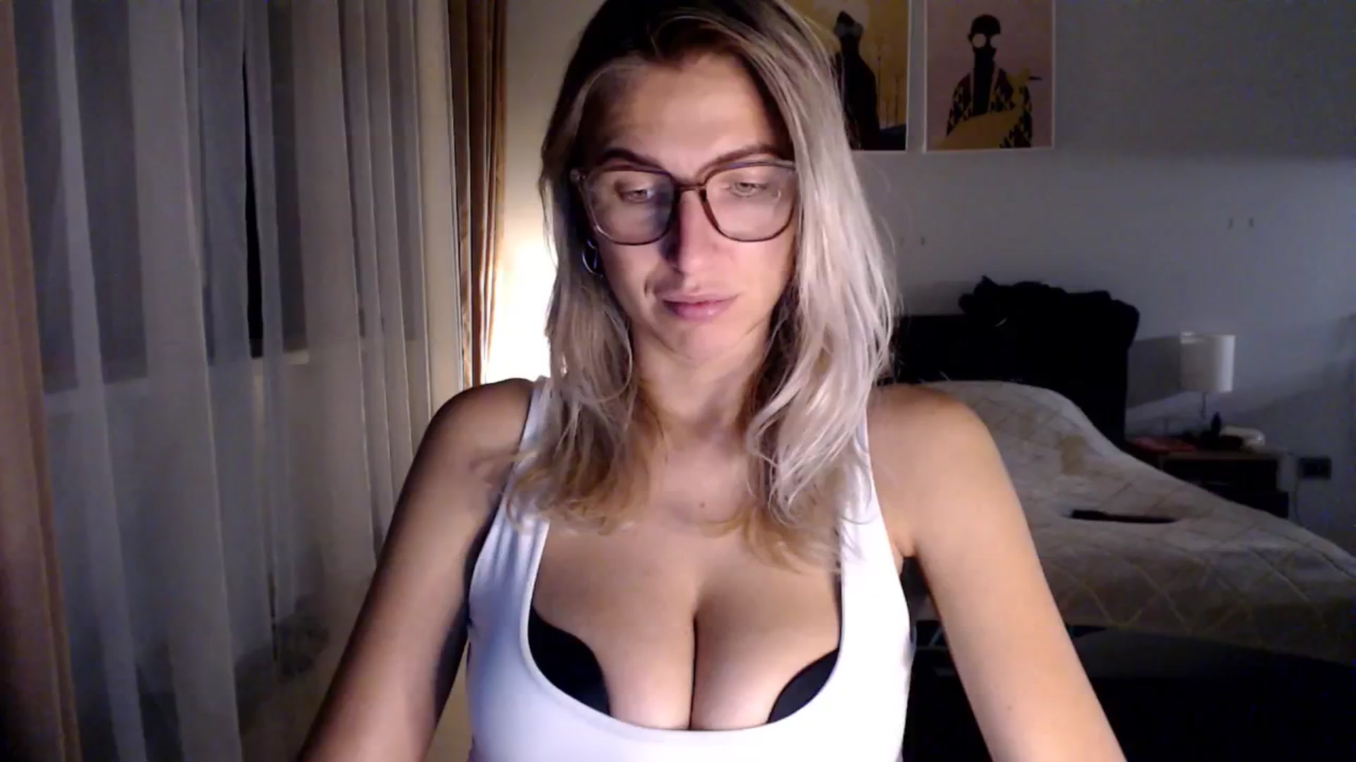 Gallery image thumbnail from VivicaCoke's myfreecams stream on, 12/26/2024, 18:08 image 9 of 20