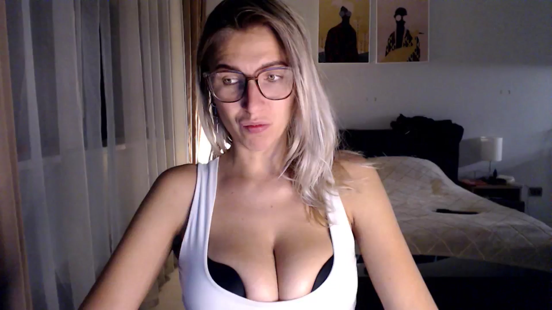 Gallery image thumbnail from VivicaCoke's myfreecams stream on, 12/26/2024, 18:08 image 11 of 20