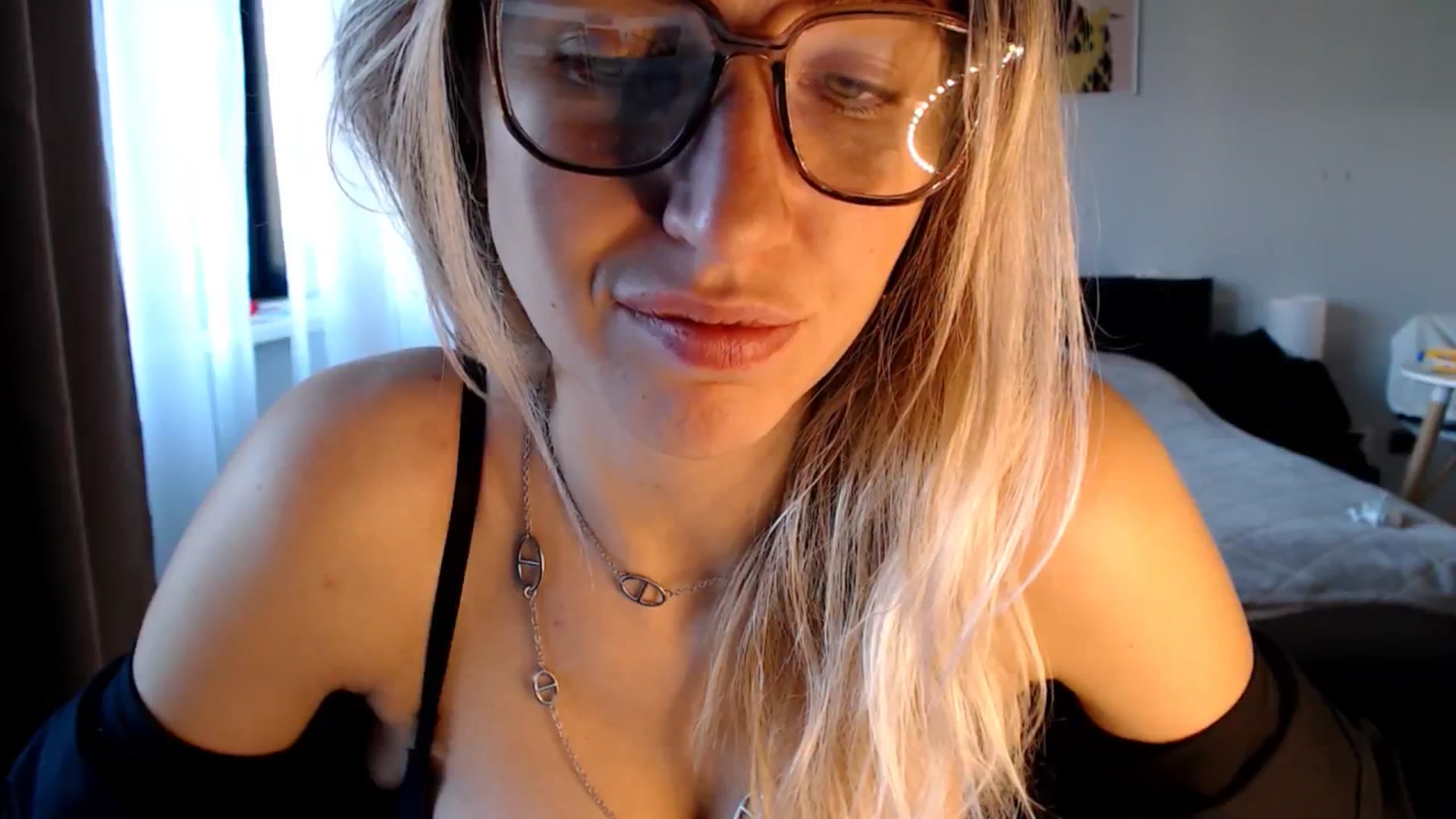 Gallery image thumbnail from VivicaCoke's myfreecams stream on, 12/31/2024, 09:48 image 14 of 20