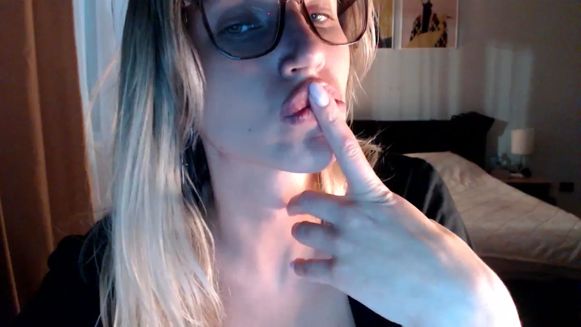 Gallery image thumbnail from VivicaCoke's myfreecams stream on, 02/24/2025, 15:54 image 3 of 20