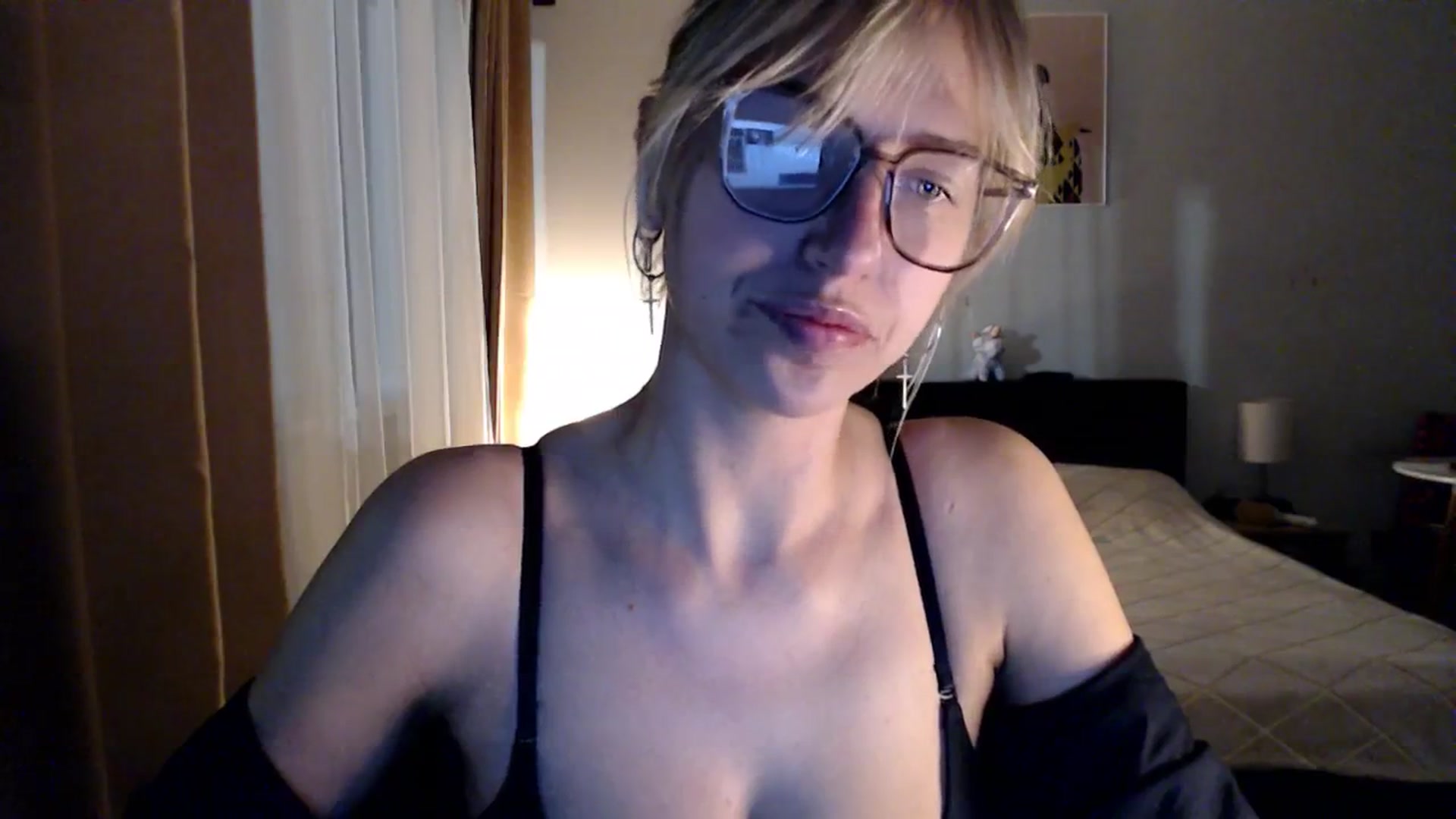 Gallery image thumbnail from VivicaCoke's myfreecams stream on, 03/14/2025, 16:51 image 13 of 20