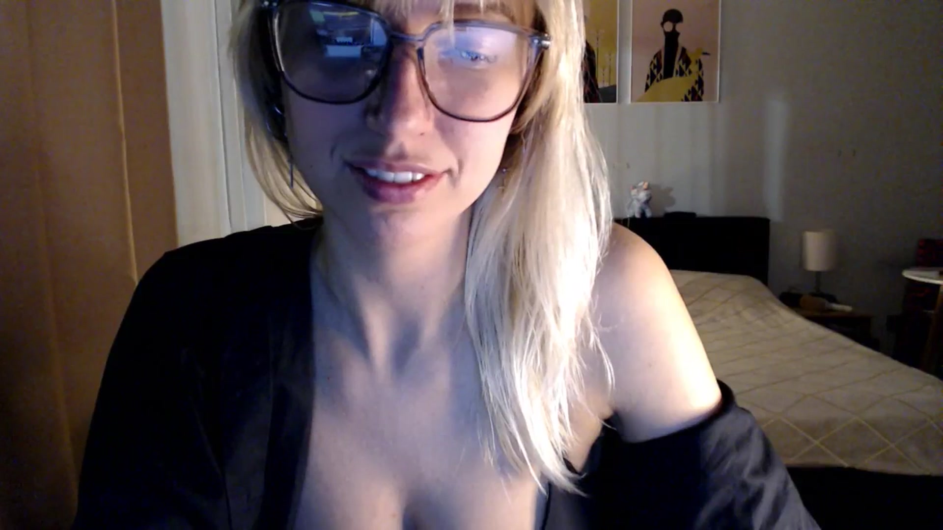 Gallery image thumbnail from VivicaCoke's myfreecams stream on, 03/14/2025, 16:51 image 19 of 20