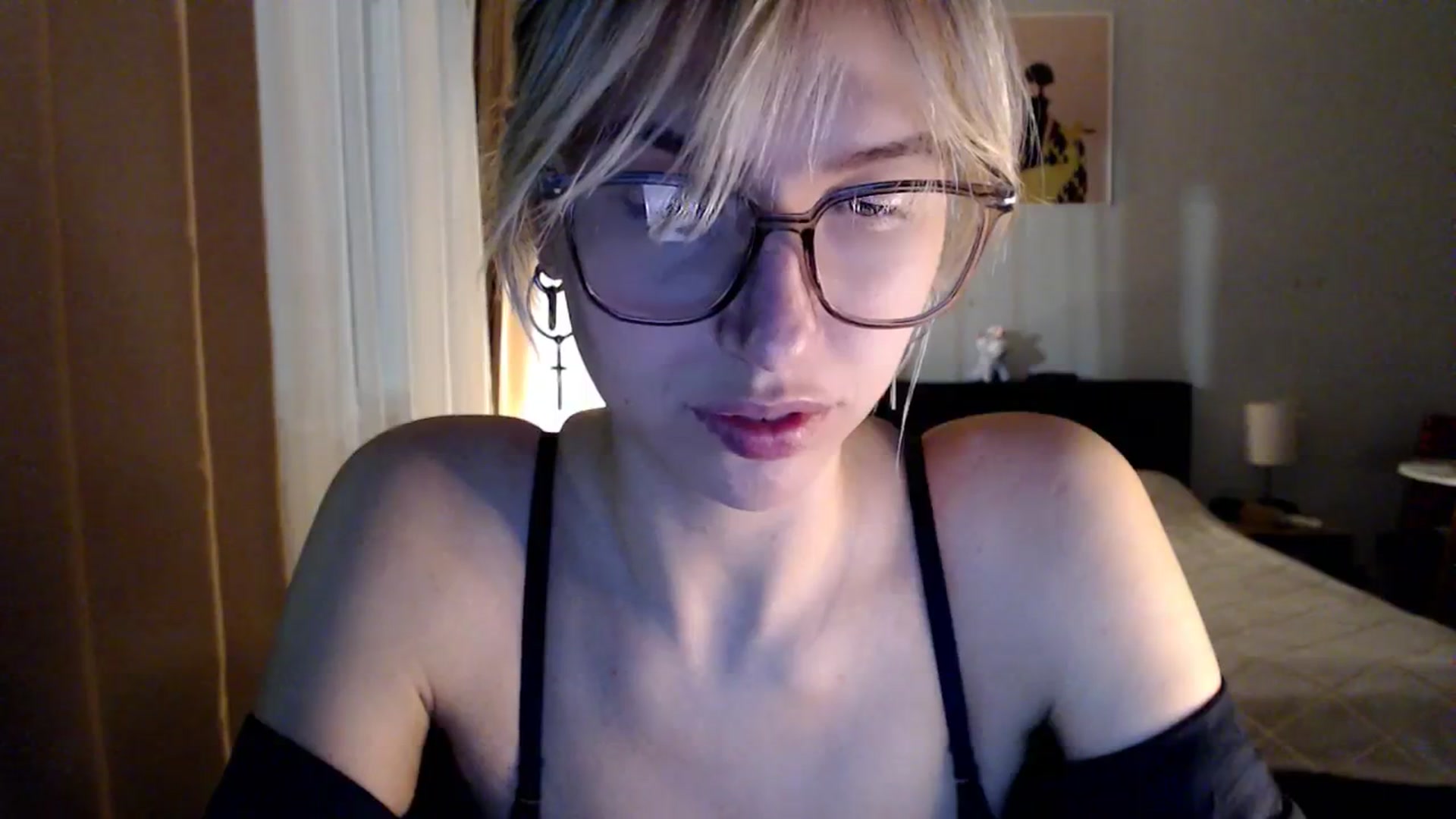 Gallery image thumbnail from VivicaCoke's myfreecams stream on, 03/14/2025, 16:51 image 14 of 20