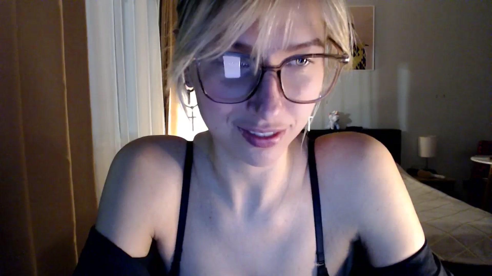 Gallery image thumbnail from VivicaCoke's myfreecams stream on, 03/14/2025, 16:51 image 11 of 20