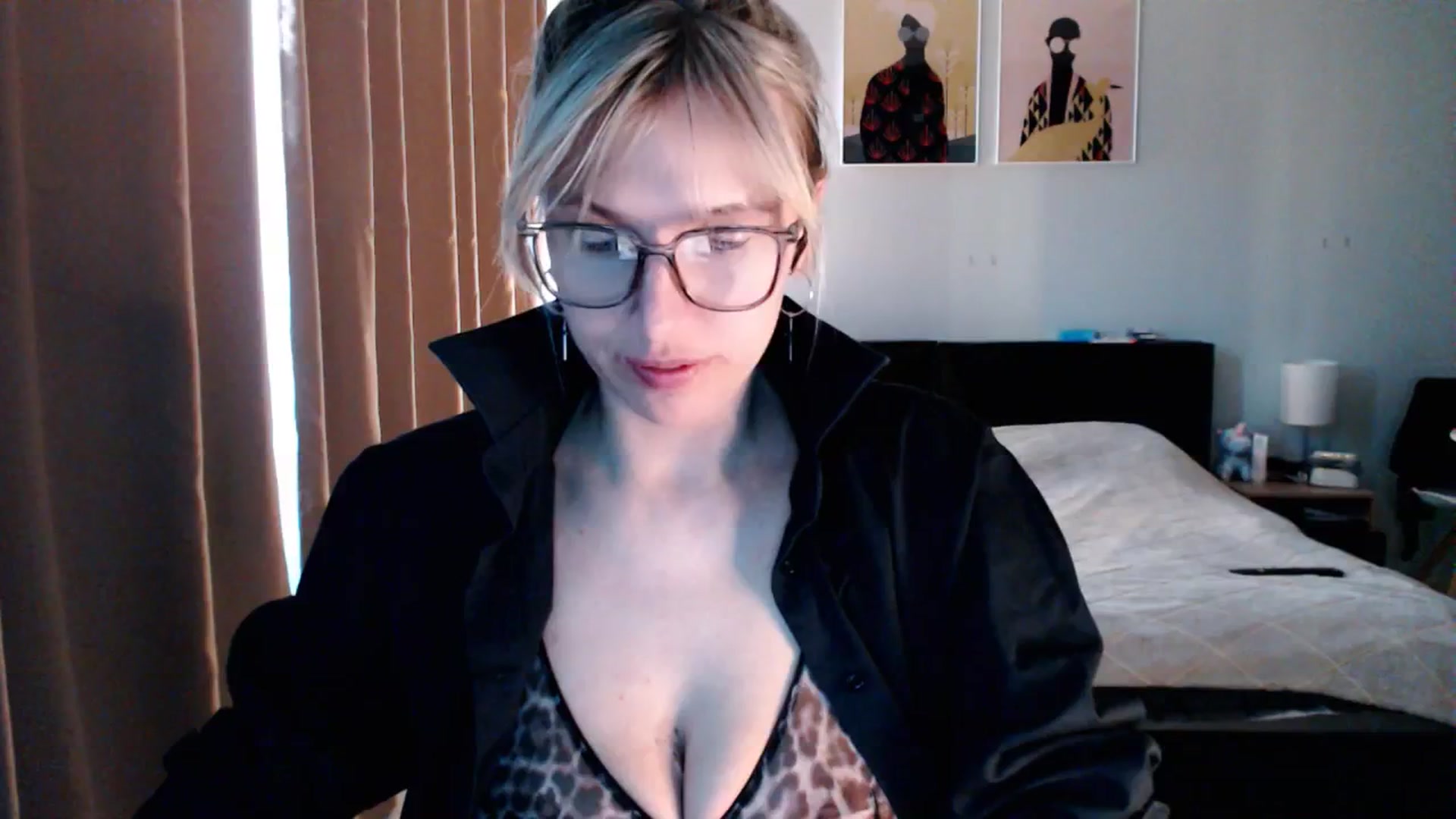 Gallery image thumbnail from VivicaCoke's myfreecams stream on, 03/23/2025, 16:00 image 6 of 20