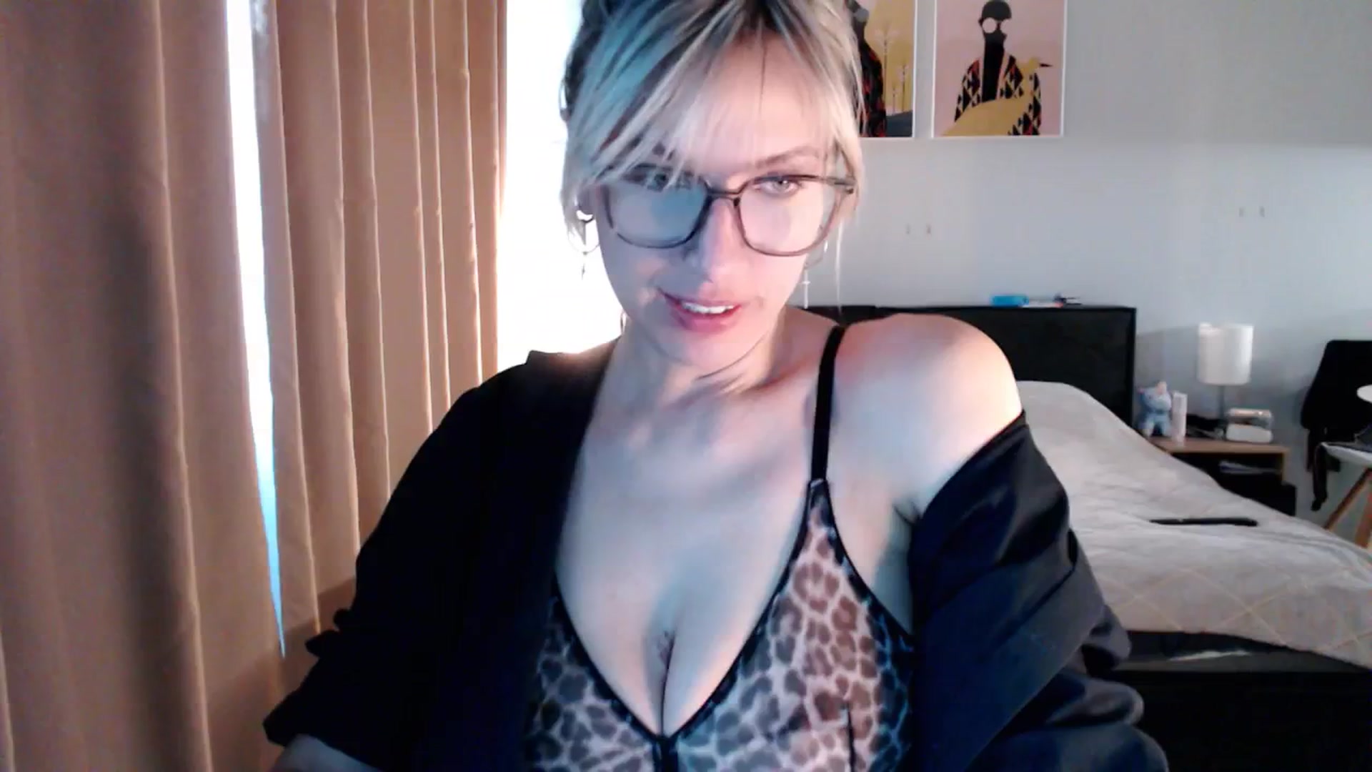 Gallery image thumbnail from VivicaCoke's myfreecams stream on, 03/23/2025, 16:00 image 14 of 20