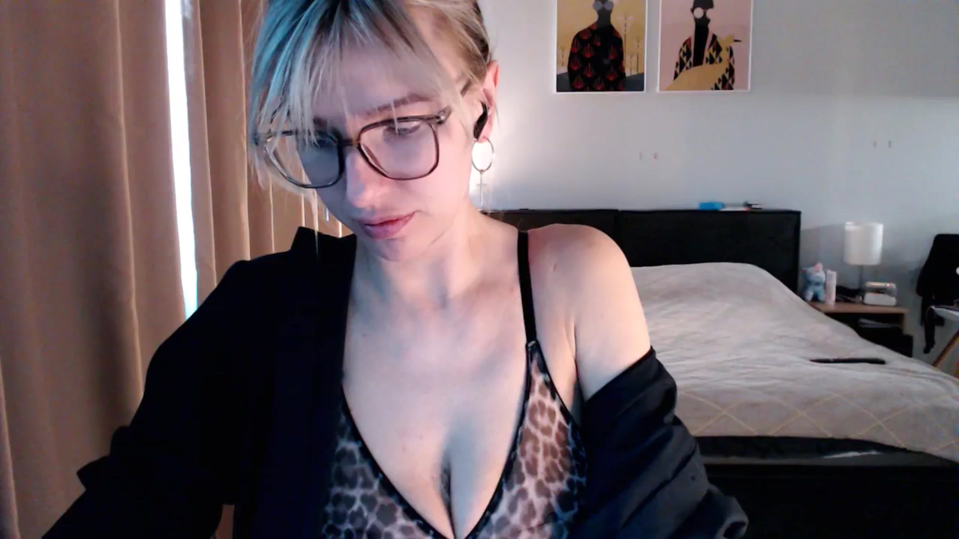 Gallery image thumbnail from VivicaCoke's myfreecams stream on, 03/23/2025, 16:00 image 16 of 20