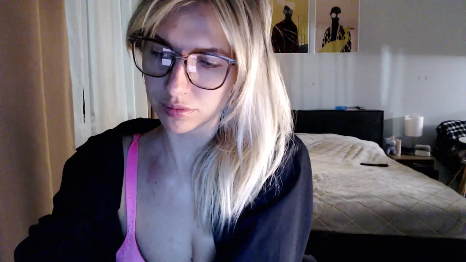 Gallery image thumbnail from VivicaCoke's myfreecams stream on, 03/24/2025, 17:17 image 18 of 20