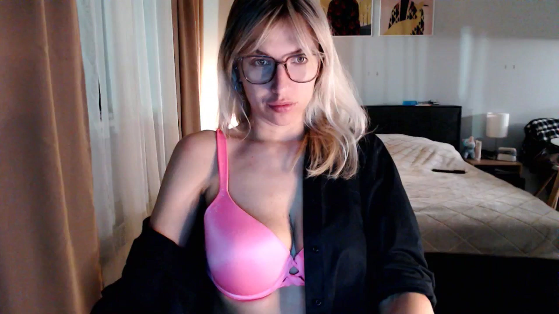 Gallery image thumbnail from VivicaCoke's myfreecams stream on, 03/24/2025, 17:17 image 14 of 20