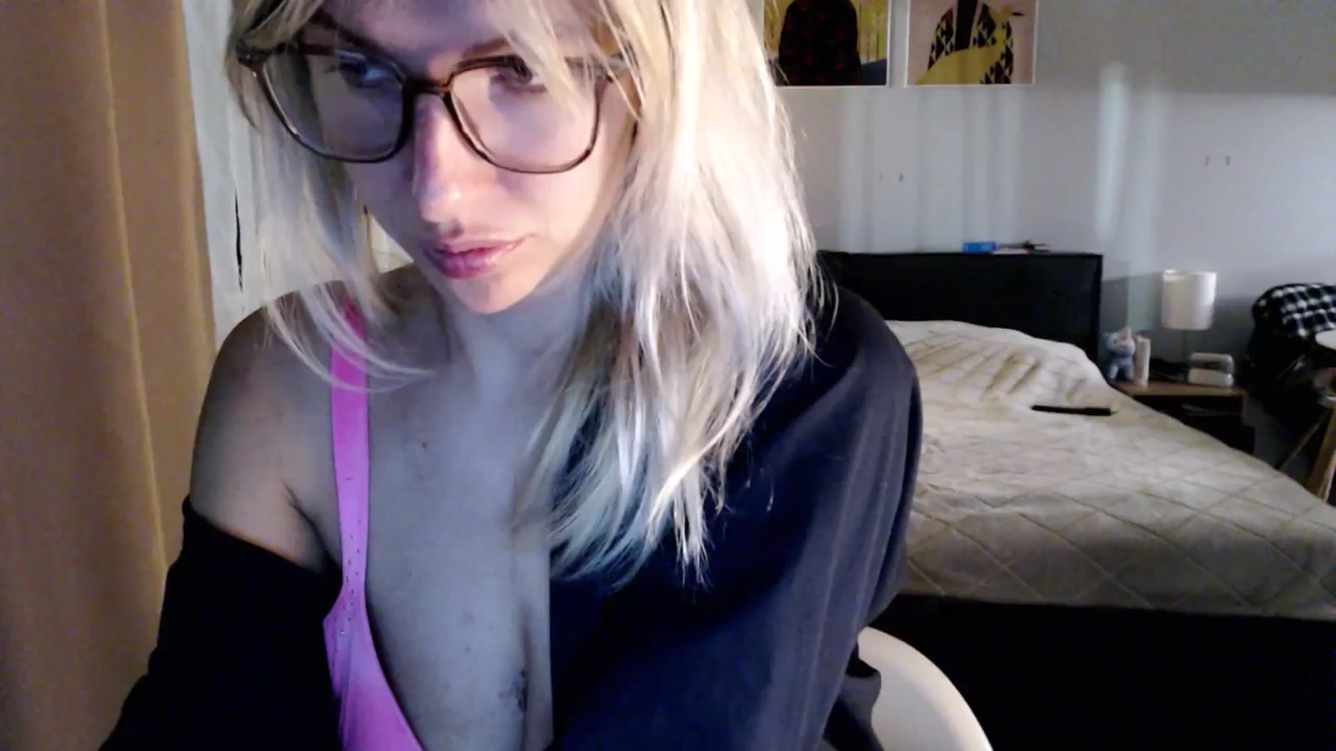 Gallery image thumbnail from VivicaCoke's myfreecams stream on, 03/24/2025, 17:17 image 15 of 20