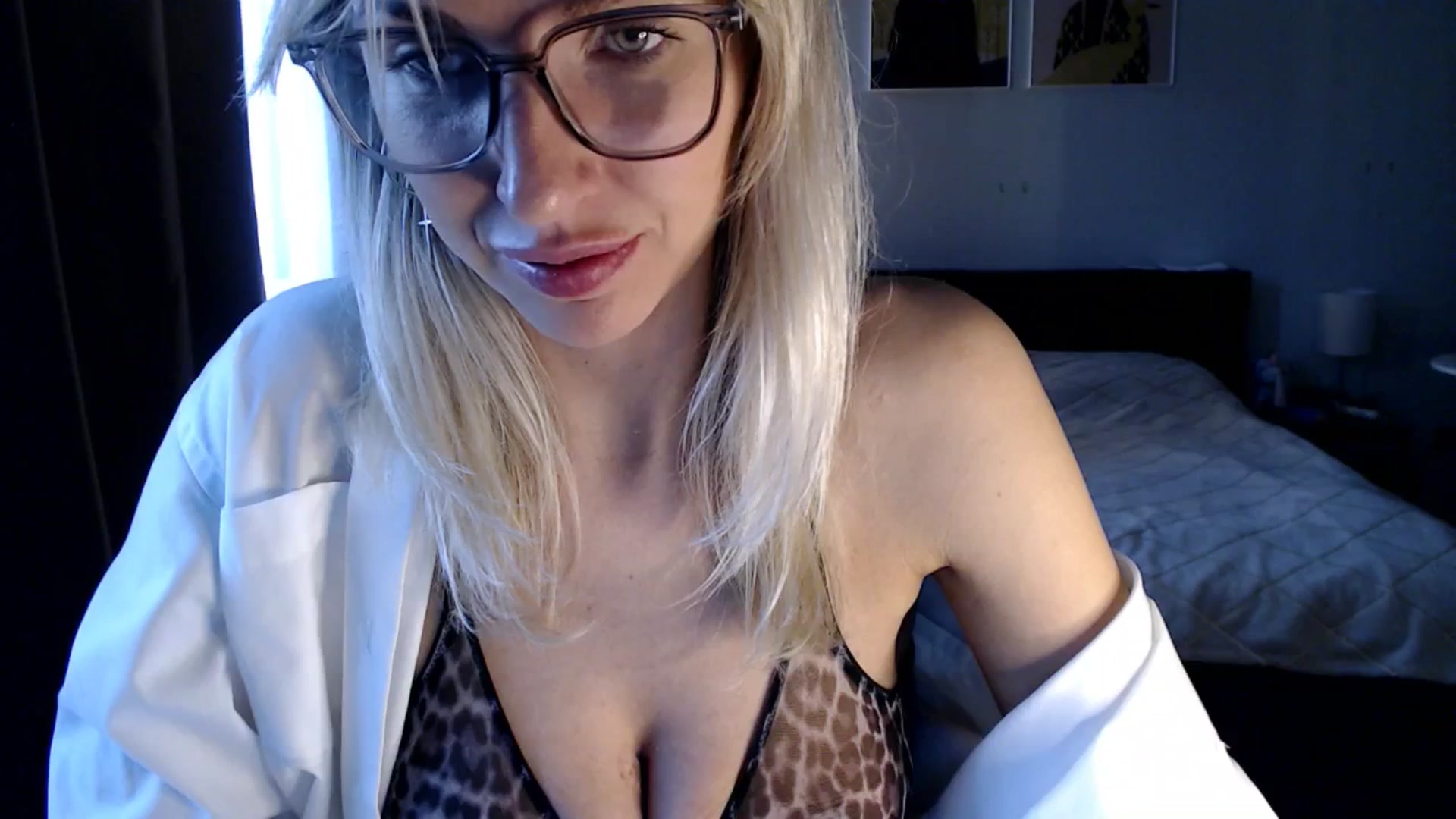 Gallery image thumbnail from VivicaCoke's myfreecams stream on, 04/18/2025, 16:35 image 8 of 20