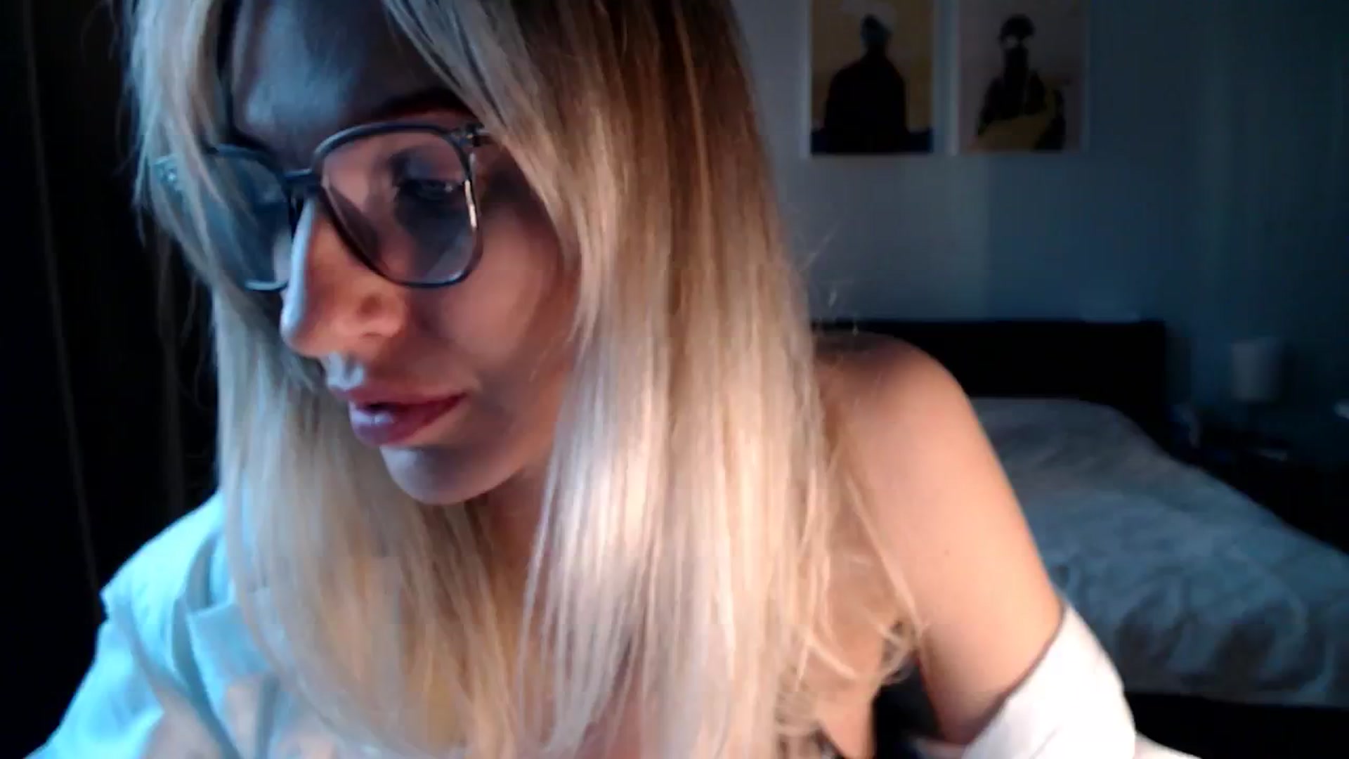 Gallery image thumbnail from VivicaCoke's myfreecams stream on, 04/18/2025, 16:35 image 2 of 20
