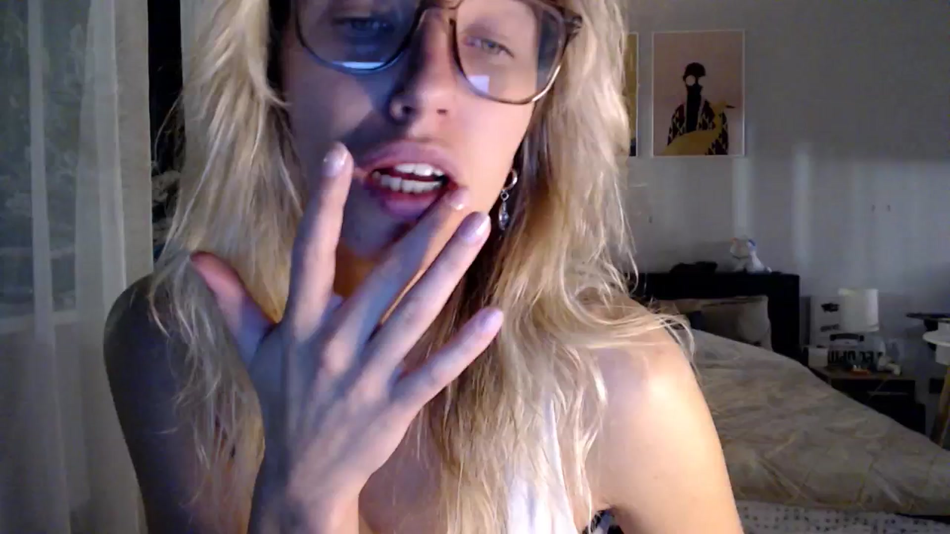 Gallery image thumbnail from VivicaCoke's myfreecams stream on, 12/25/2025, 16:01 image 12 of 20