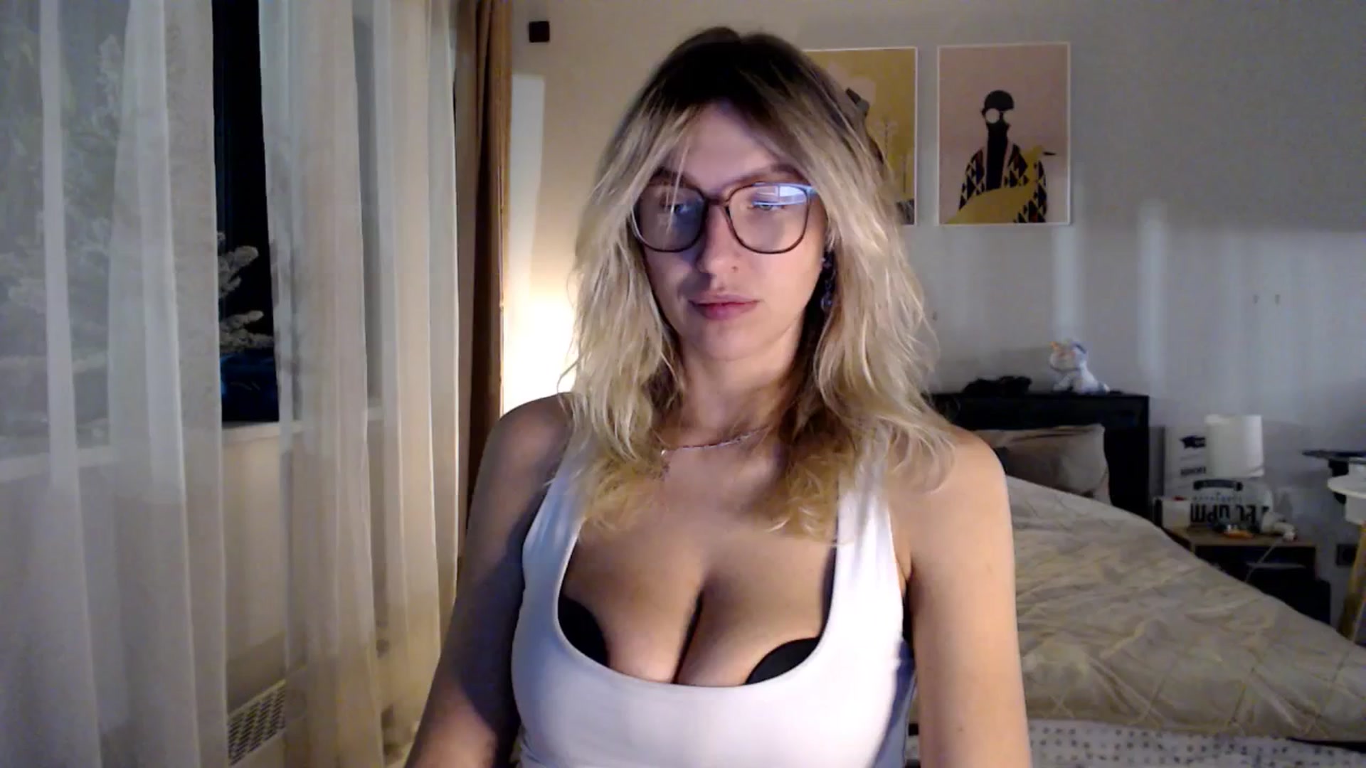 Gallery image thumbnail from VivicaCoke's myfreecams stream on, 12/25/2025, 16:01 image 9 of 20
