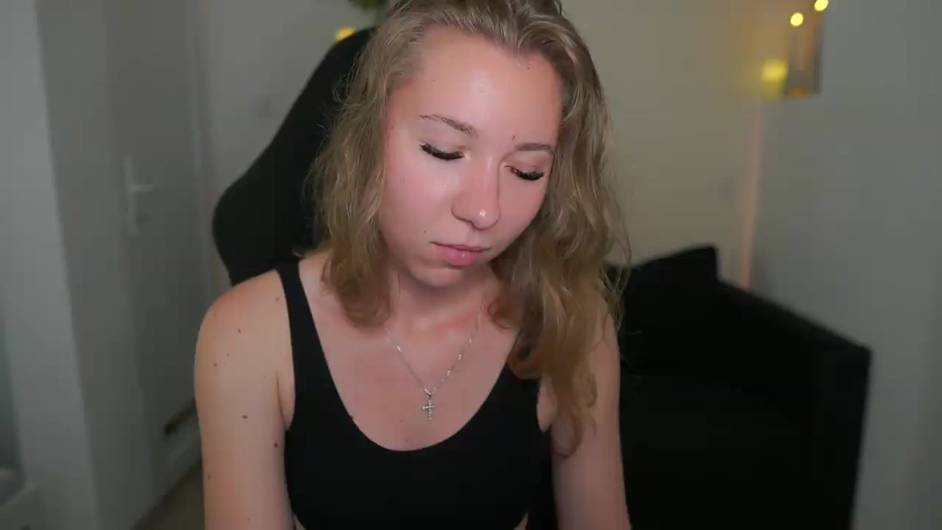 Gallery image thumbnail from VivienVance18's myfreecams stream on, 06/01/2026, 13:58 image 14 of 20