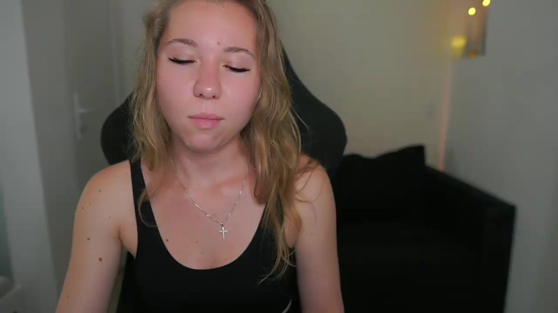 Gallery image thumbnail from VivienVance18's myfreecams stream on, 06/01/2026, 13:58 image 5 of 20