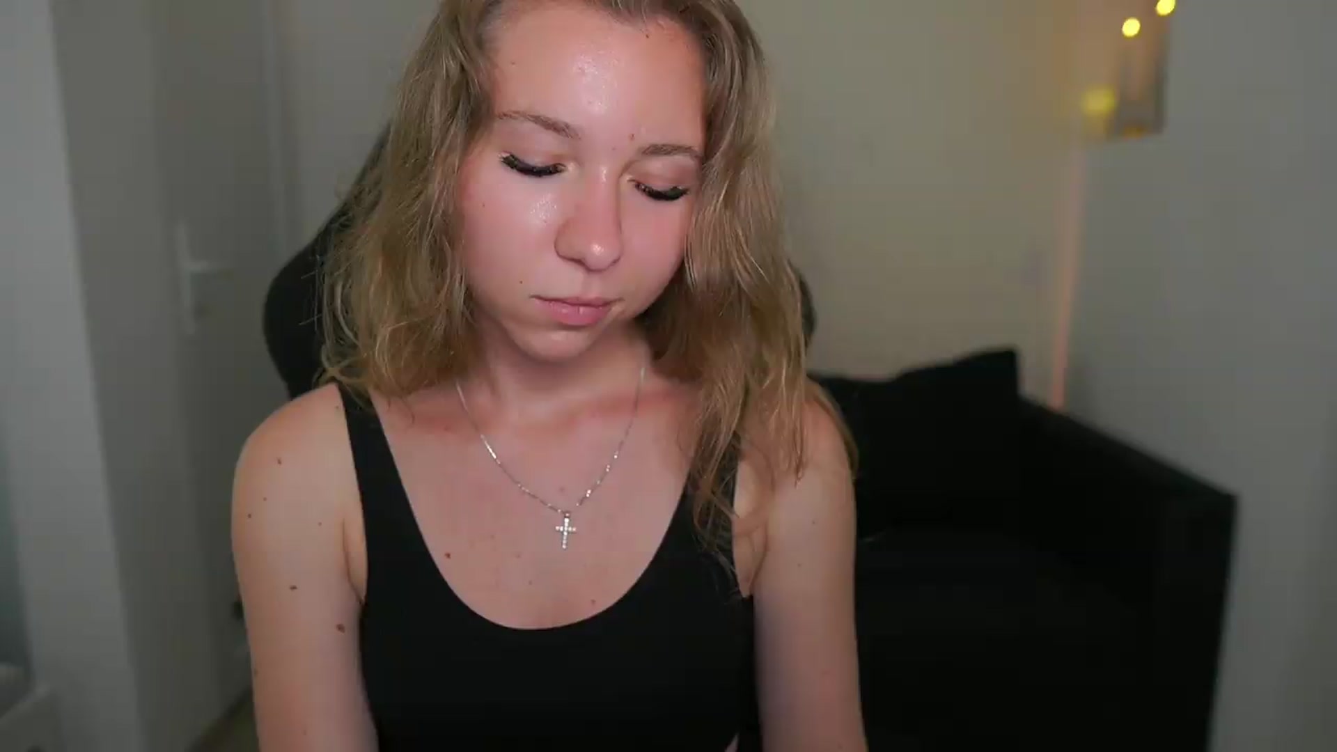 Gallery image thumbnail from VivienVance18's myfreecams stream on, 06/01/2026, 15:13 image 18 of 20