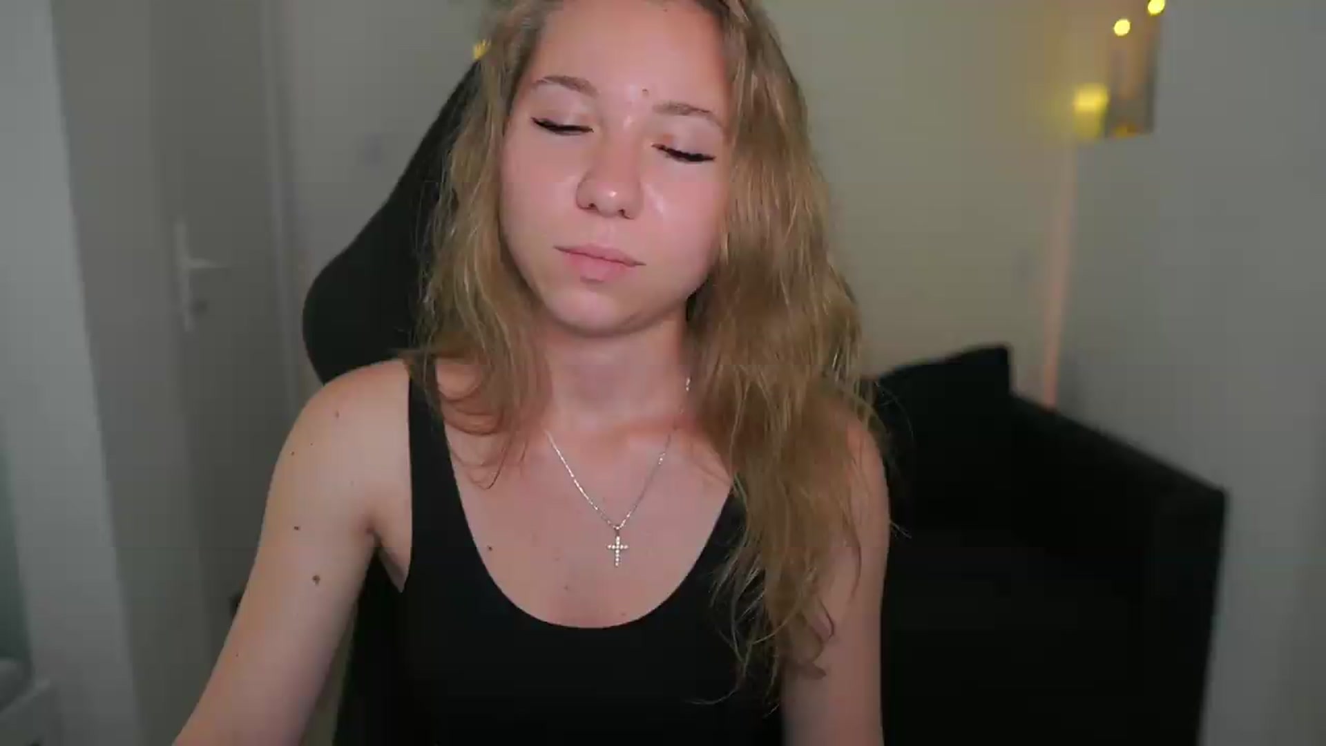 Gallery image thumbnail from VivienVance18's myfreecams stream on, 06/01/2026, 15:13 image 11 of 20