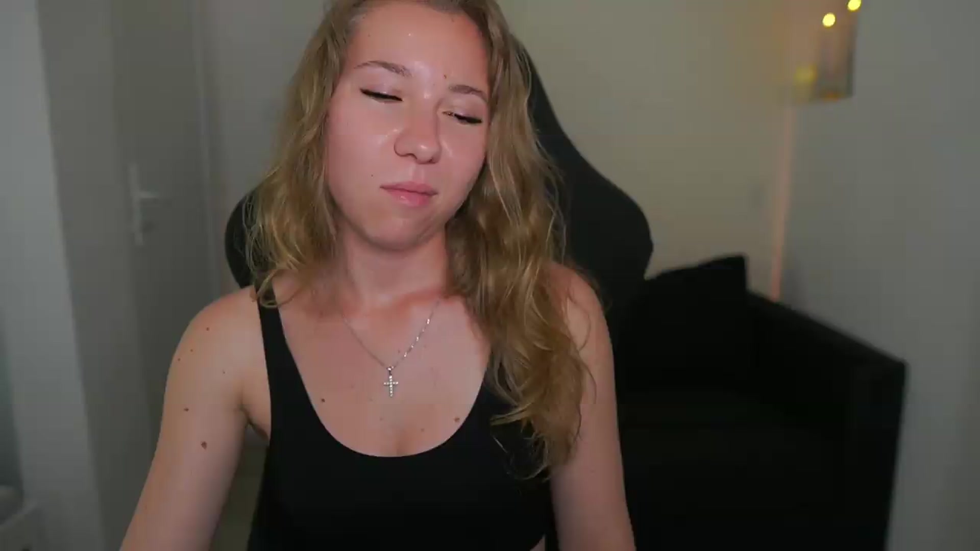 Gallery image thumbnail from VivienVance18's myfreecams stream on, 06/01/2026, 15:13 image 5 of 20