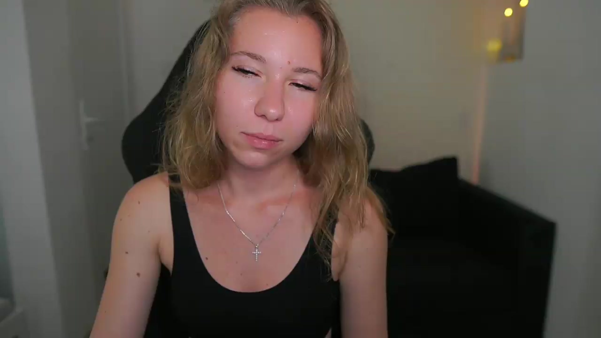 Gallery image thumbnail from VivienVance18's myfreecams stream on, 06/01/2026, 15:13 image 19 of 20