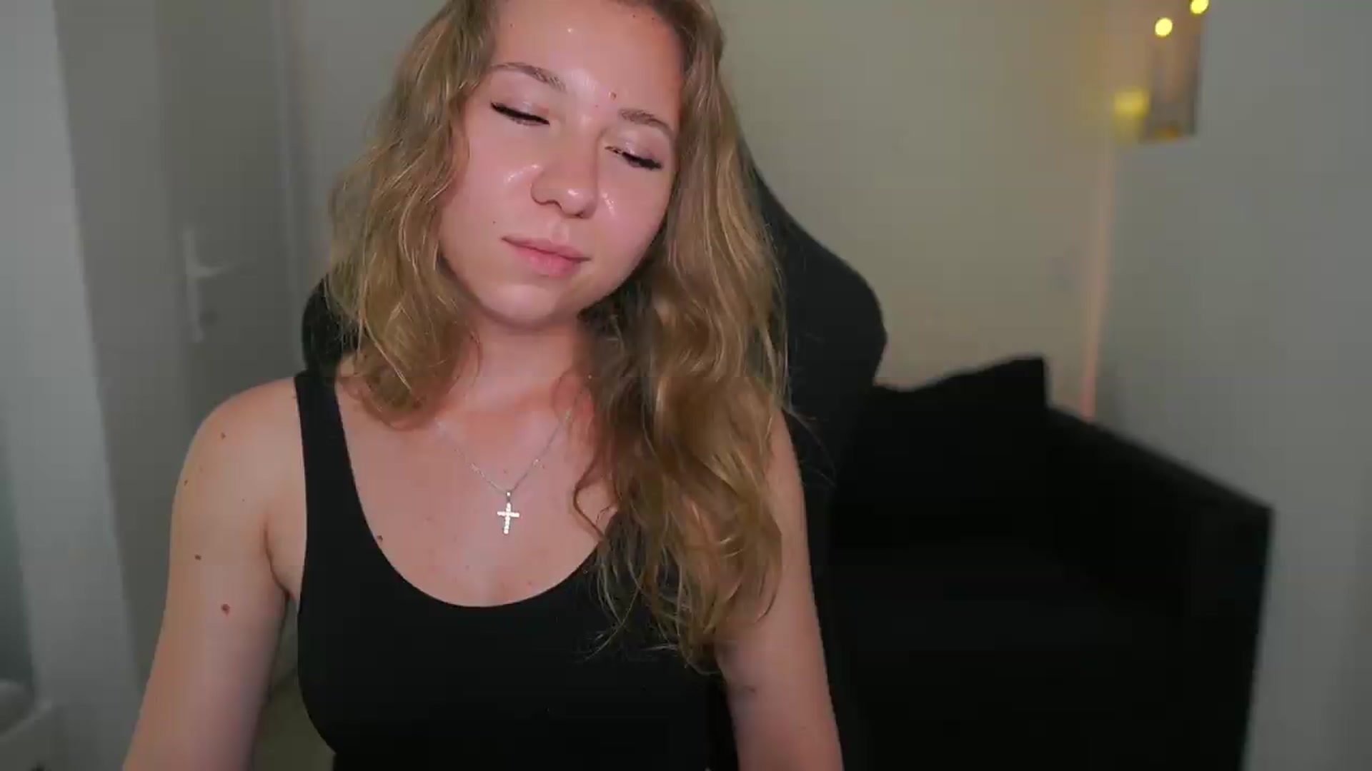 Gallery image thumbnail from VivienVance18's myfreecams stream on, 06/01/2026, 17:24 image 13 of 20