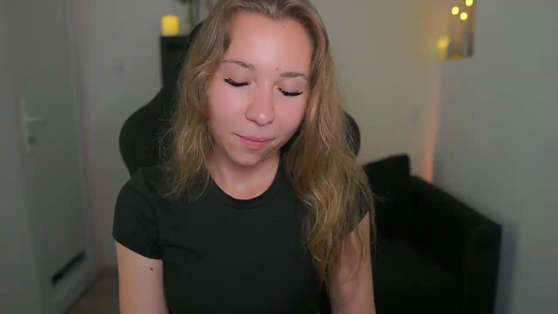 Gallery image thumbnail from VivienVance18's myfreecams stream on, 06/03/2026, 22:40 image 3 of 20