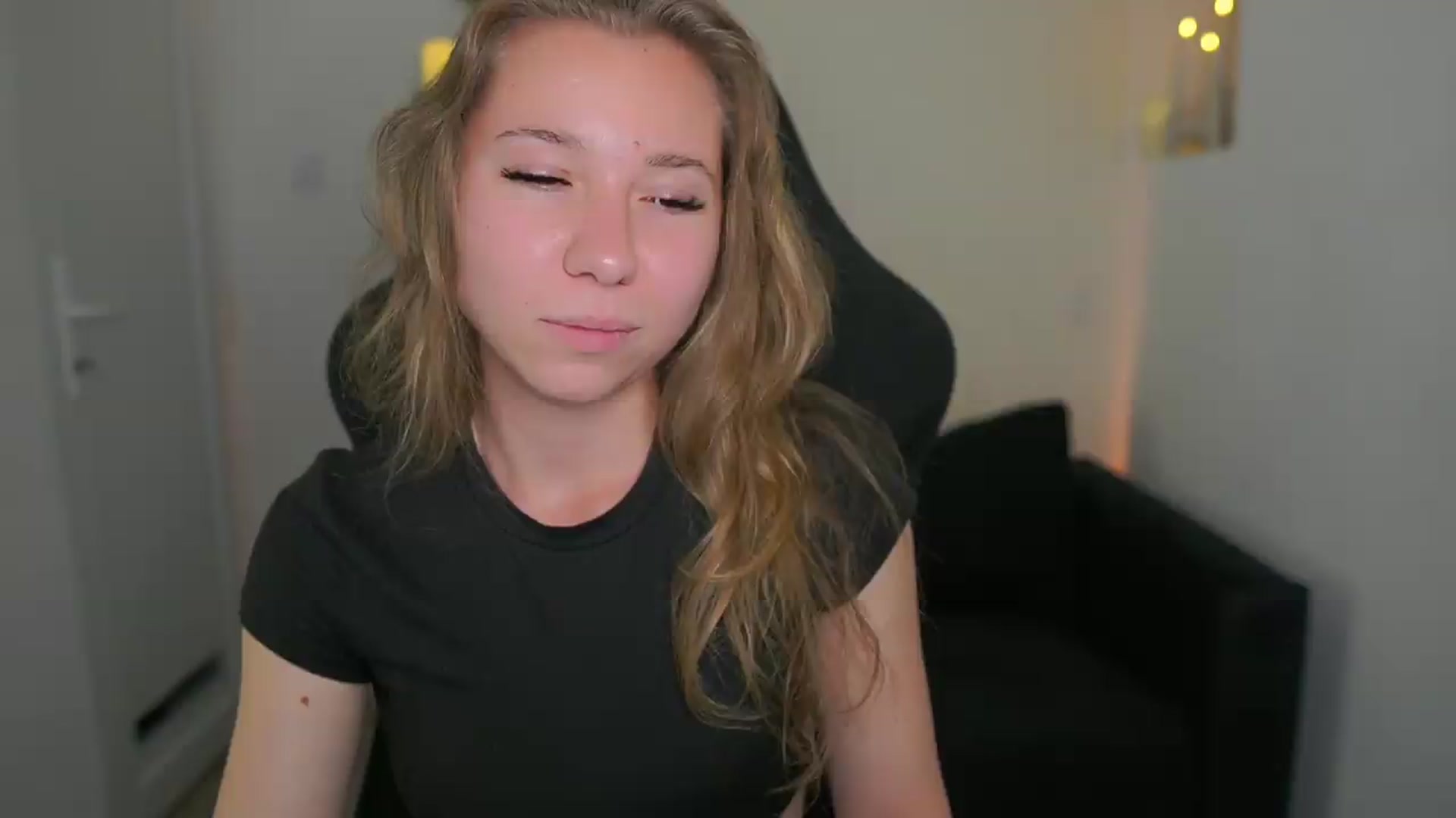 Gallery image thumbnail from VivienVance18's myfreecams stream on, 06/03/2026, 22:40 image 6 of 20