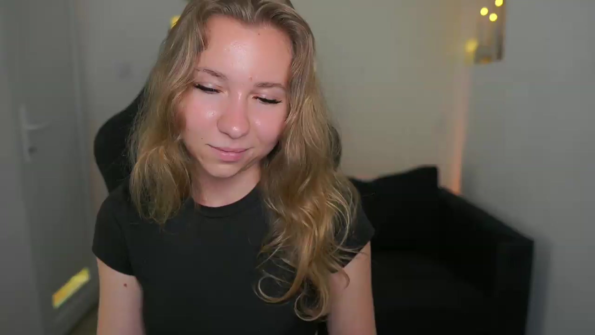 Gallery image thumbnail from VivienVance18's myfreecams stream on, 06/04/2026, 02:09 image 5 of 20