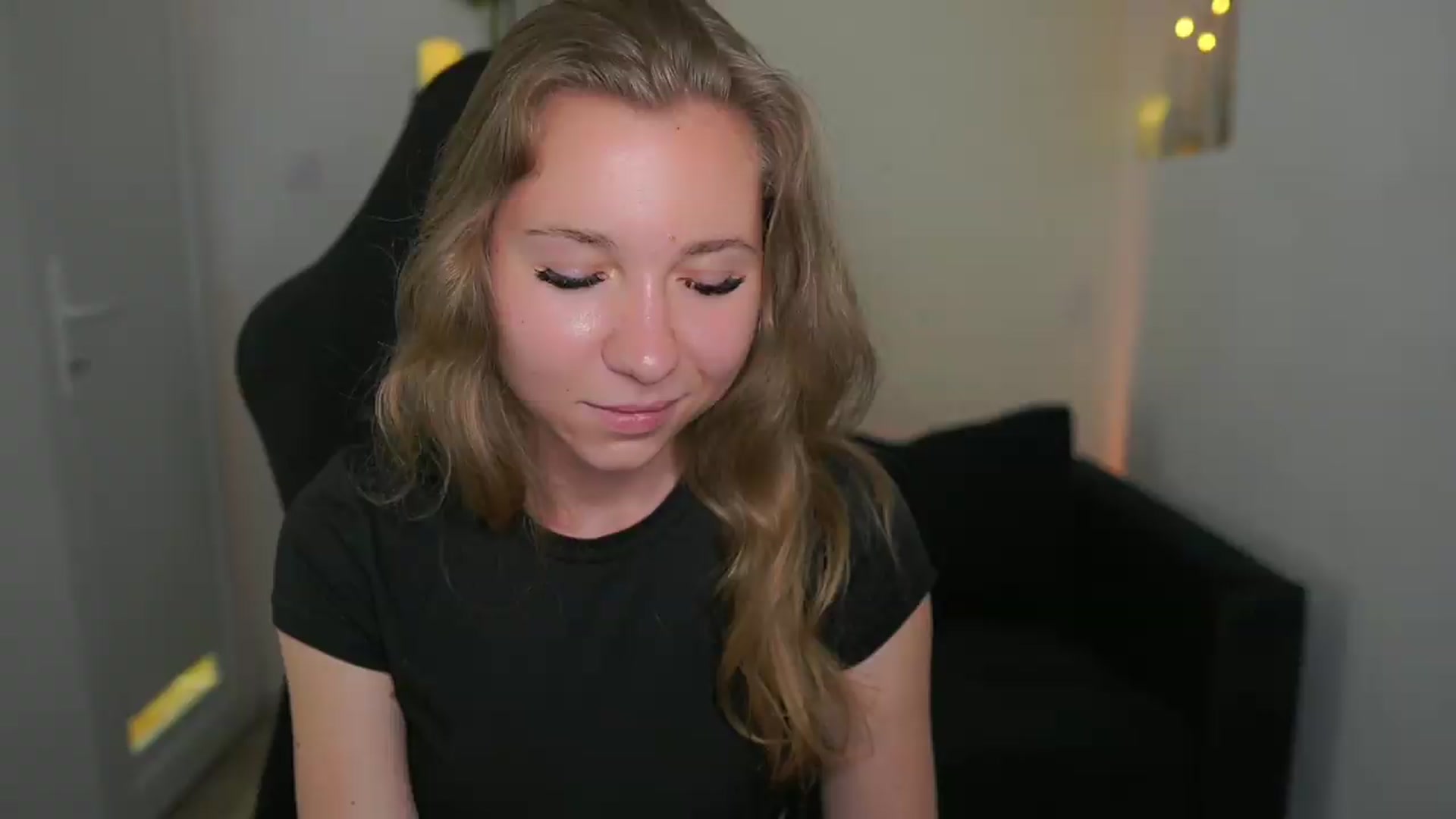 Gallery image thumbnail from VivienVance18's myfreecams stream on, 06/04/2026, 02:09 image 7 of 20