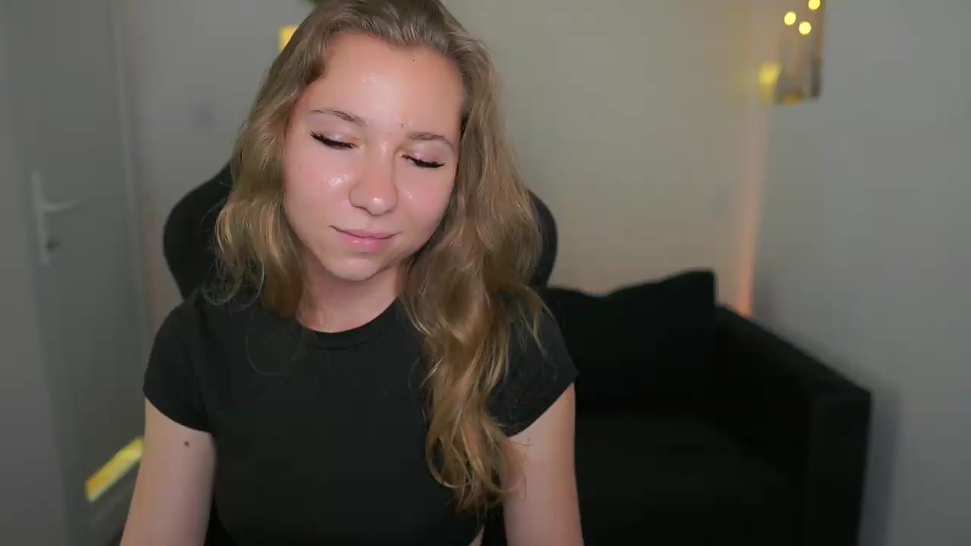 Gallery image thumbnail from VivienVance18's myfreecams stream on, 06/04/2026, 02:09 image 8 of 20