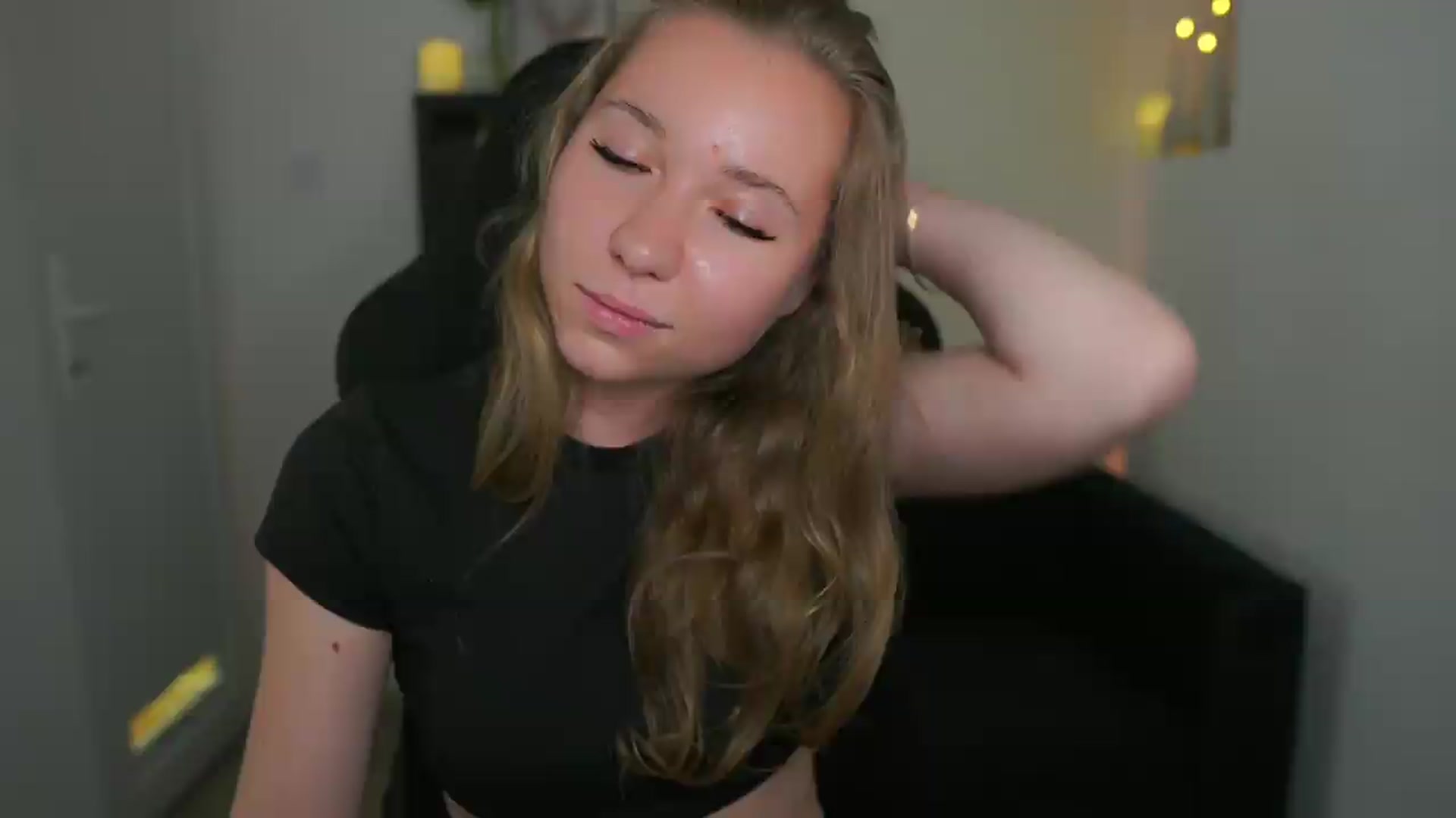 Gallery image thumbnail from VivienVance18's myfreecams stream on, 06/04/2026, 02:09 image 14 of 20