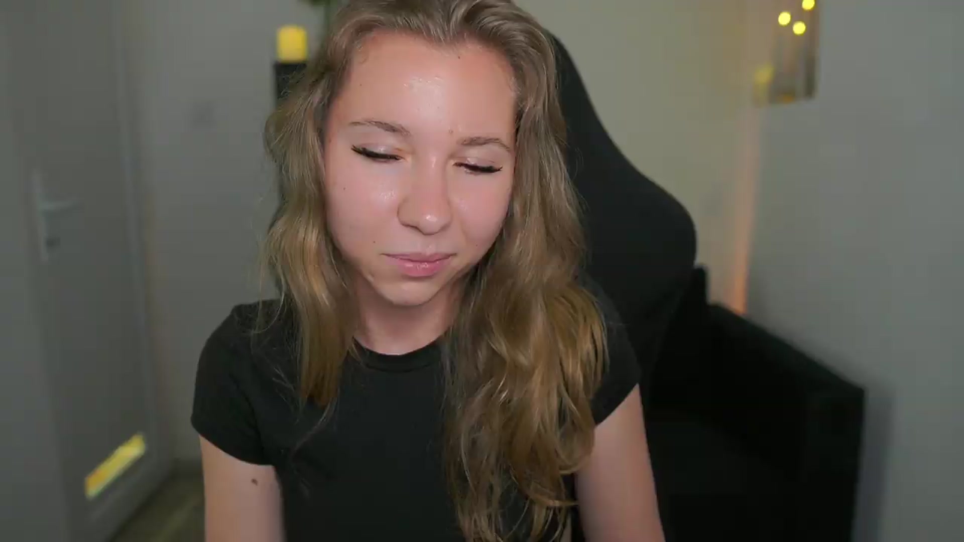 Gallery image thumbnail from VivienVance18's myfreecams stream on, 06/04/2026, 02:09 image 15 of 20
