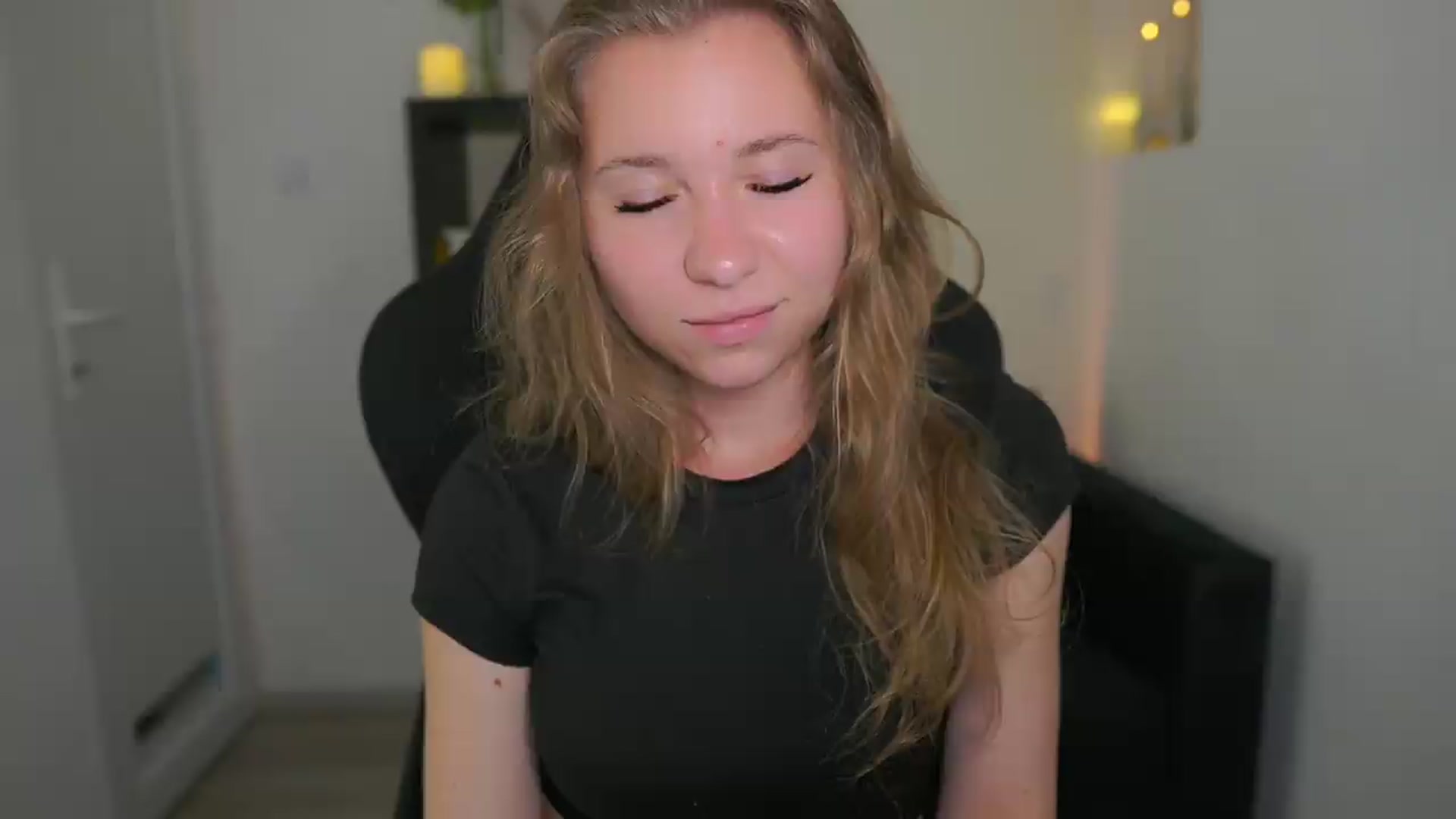 Gallery image thumbnail from VivienVance18's myfreecams stream on, 06/04/2026, 22:55 image 18 of 20