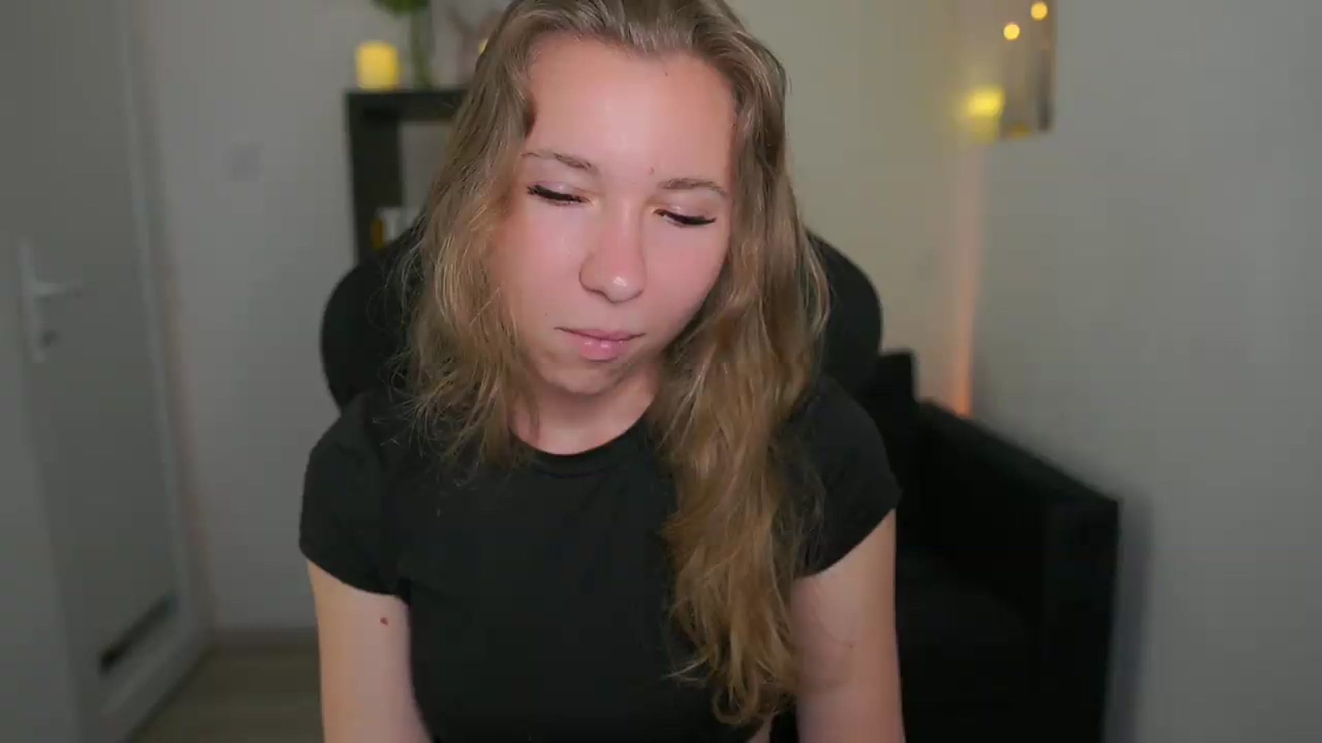 Gallery image thumbnail from VivienVance18's myfreecams stream on, 06/04/2026, 22:55 image 14 of 20