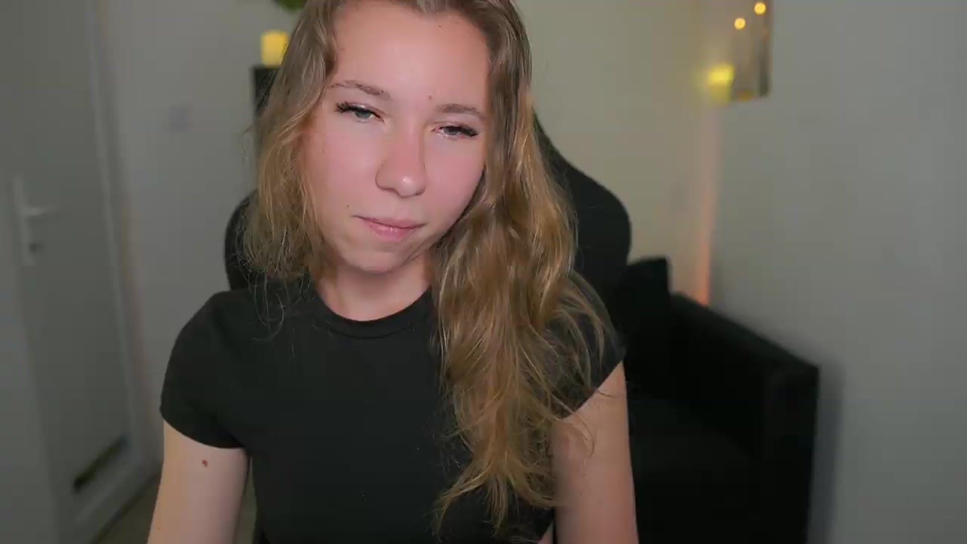 Gallery image thumbnail from VivienVance18's myfreecams stream on, 06/04/2026, 22:55 image 7 of 20