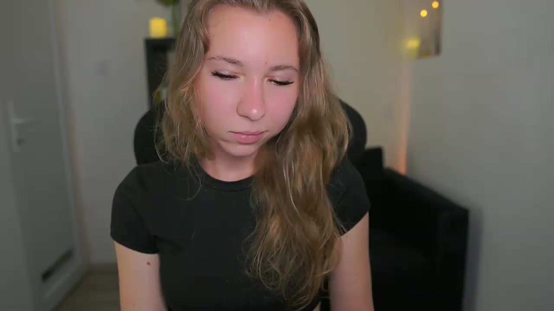 Gallery image thumbnail from VivienVance18's myfreecams stream on, 06/04/2026, 22:55 image 5 of 20