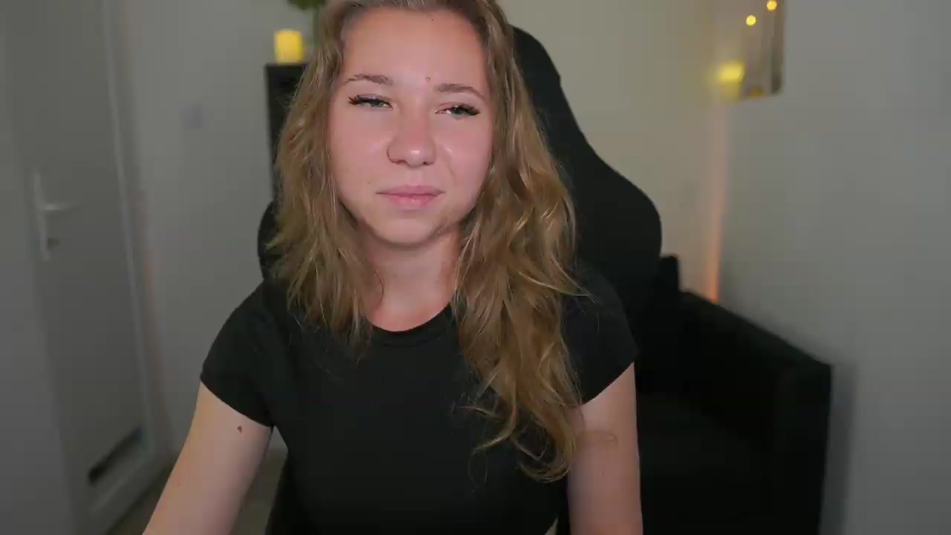 Gallery image thumbnail from VivienVance18's myfreecams stream on, 06/04/2026, 22:55 image 20 of 20