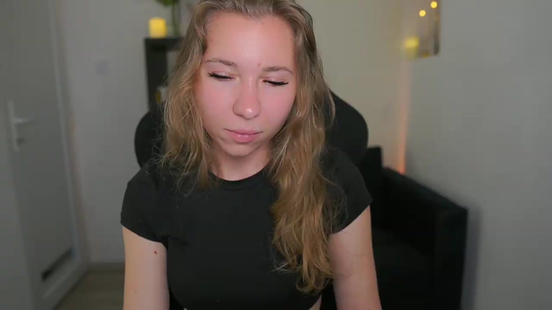 Gallery image thumbnail from VivienVance18's myfreecams stream on, 06/04/2026, 22:55 image 13 of 20