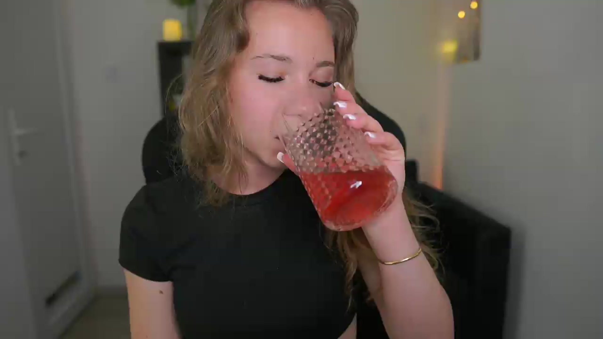 Gallery image thumbnail from VivienVance18's myfreecams stream on, 06/04/2026, 22:55 image 10 of 20