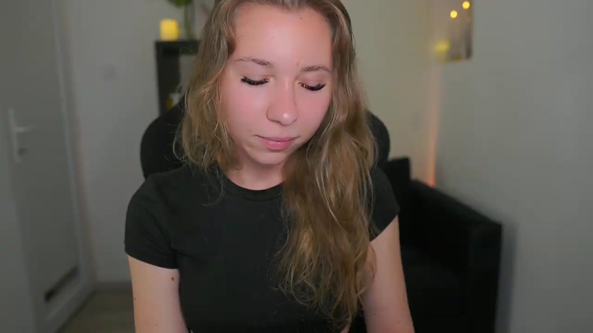 Gallery image thumbnail from VivienVance18's myfreecams stream on, 06/04/2026, 22:55 image 4 of 20