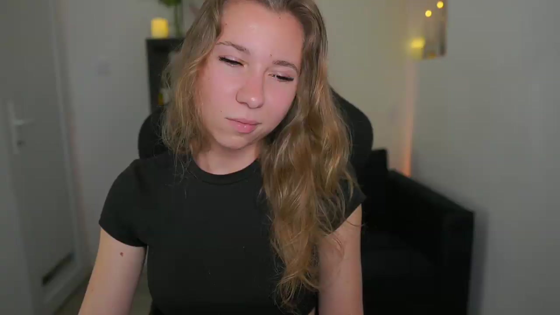 Gallery image thumbnail from VivienVance18's myfreecams stream on, 06/04/2026, 22:55 image 8 of 20
