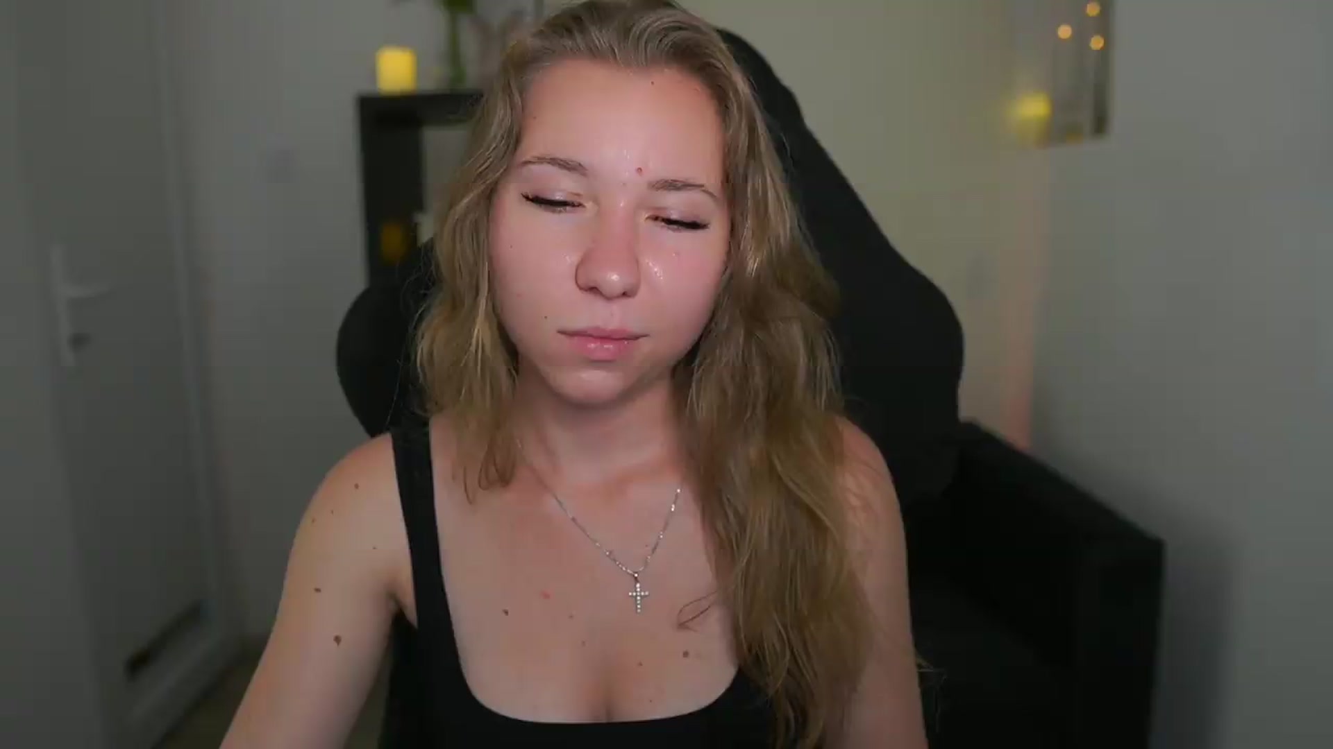 Gallery image thumbnail from VivienVance18's myfreecams stream on, 06/07/2026, 14:39 image 5 of 20