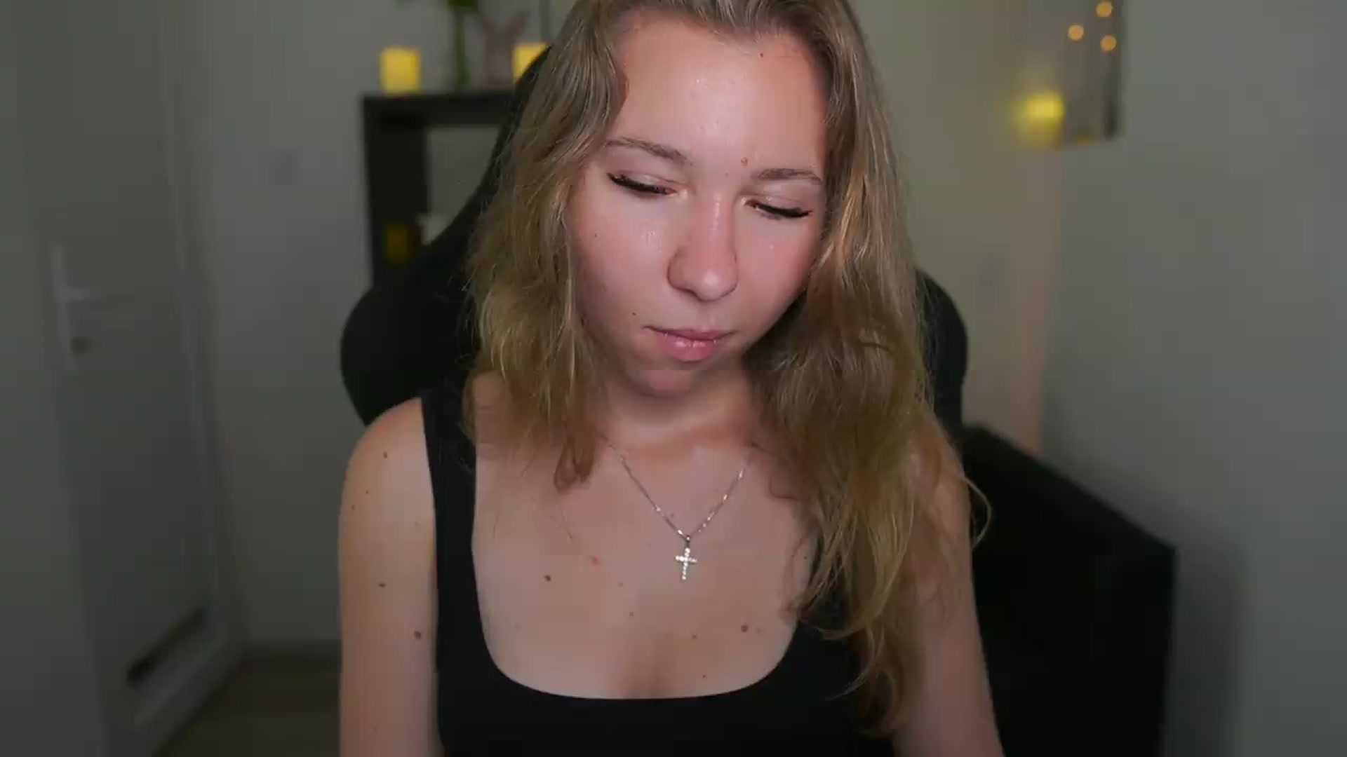 Gallery image thumbnail from VivienVance18's myfreecams stream on, 06/07/2026, 14:39 image 9 of 20