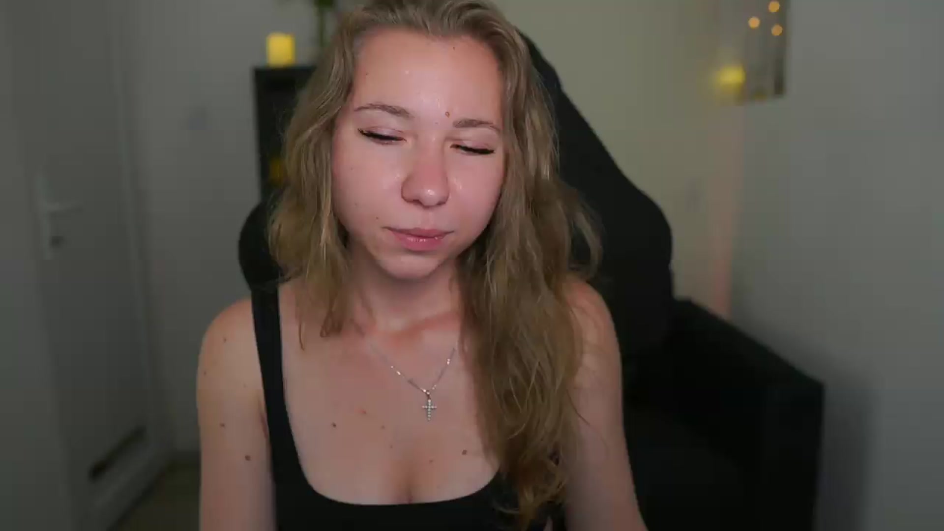 Gallery image thumbnail from VivienVance18's myfreecams stream on, 06/07/2026, 14:39 image 4 of 20