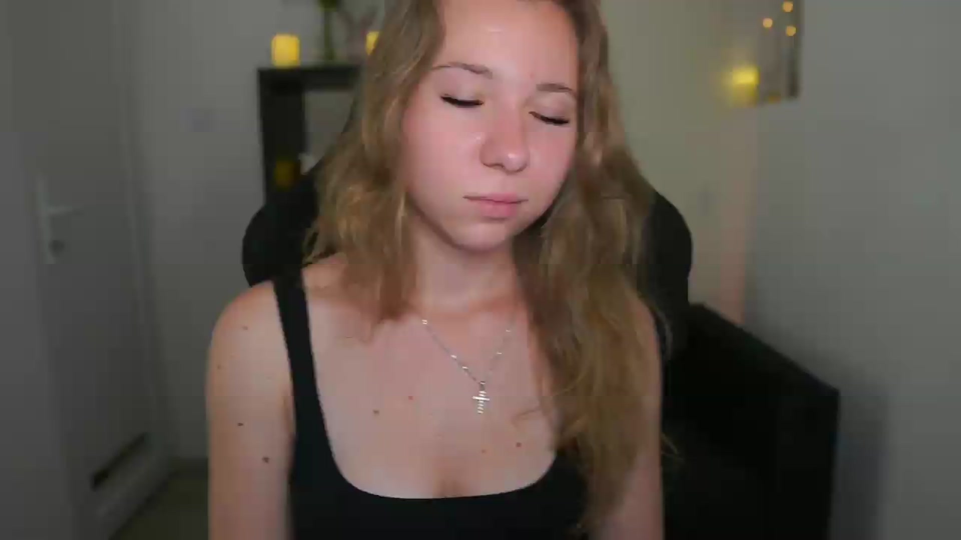 Gallery image thumbnail from VivienVance18's myfreecams stream on, 06/07/2026, 14:39 image 6 of 20