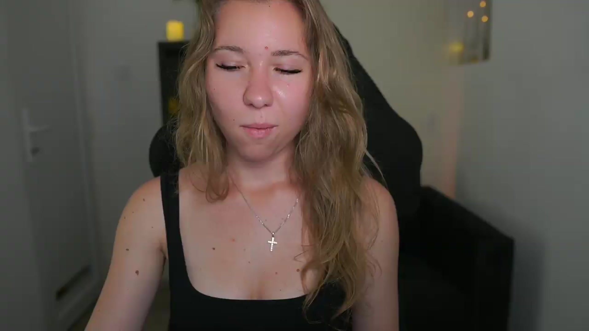 Gallery image thumbnail from VivienVance18's myfreecams stream on, 06/07/2026, 14:39 image 8 of 20