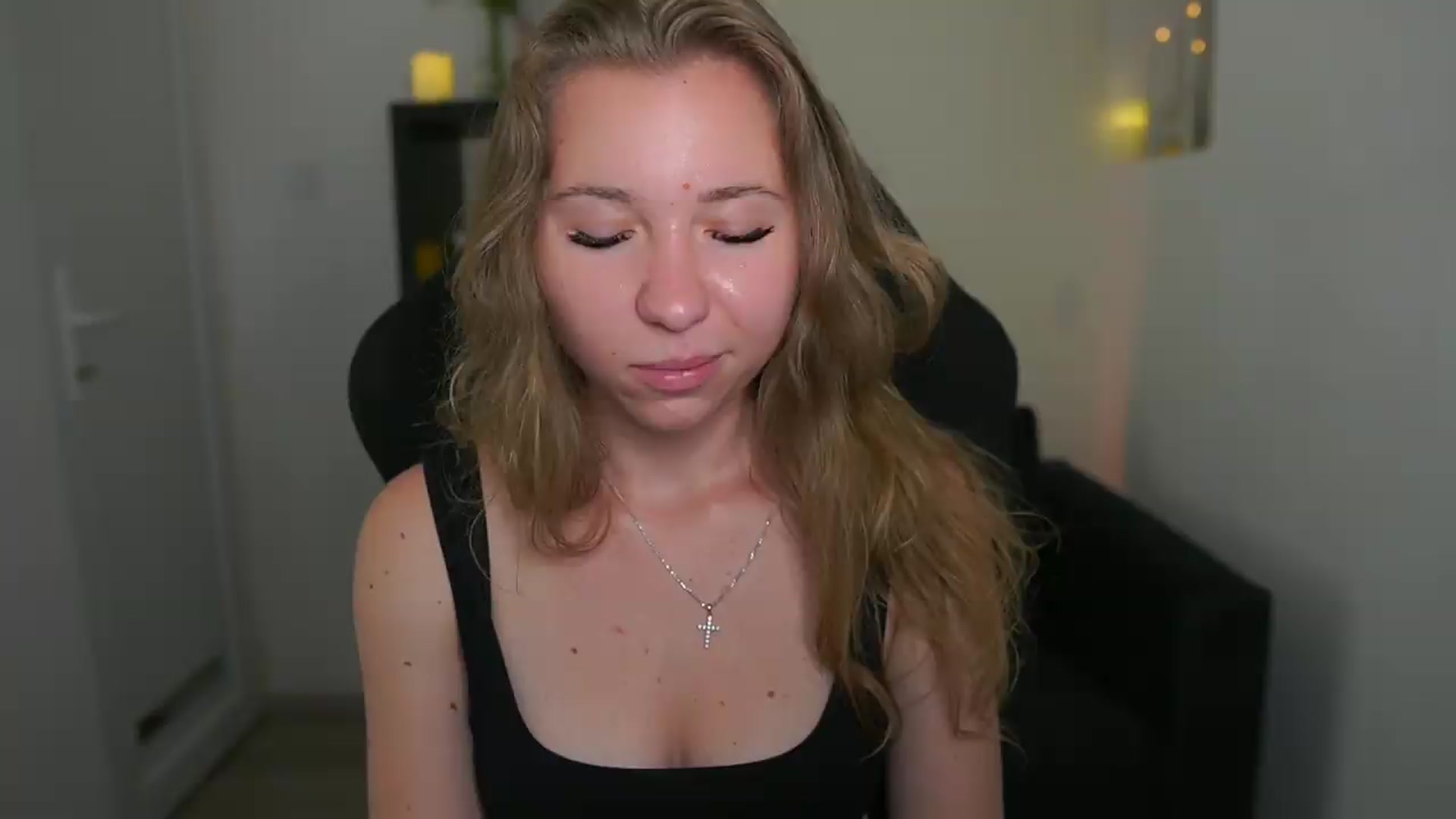 Gallery image thumbnail from VivienVance18's myfreecams stream on, 06/07/2026, 14:39 image 13 of 20