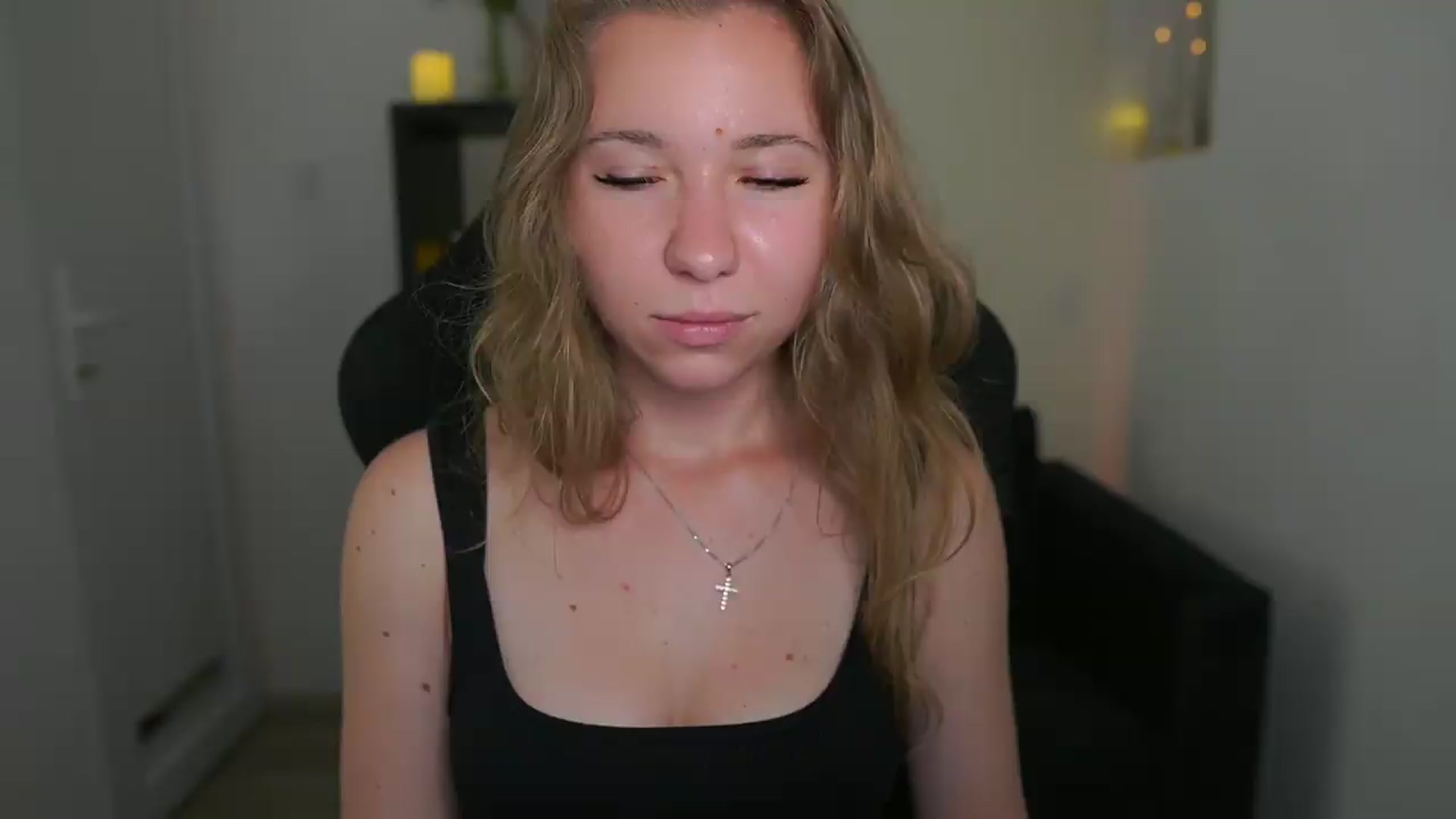Gallery image thumbnail from VivienVance18's myfreecams stream on, 06/07/2026, 14:39 image 12 of 20
